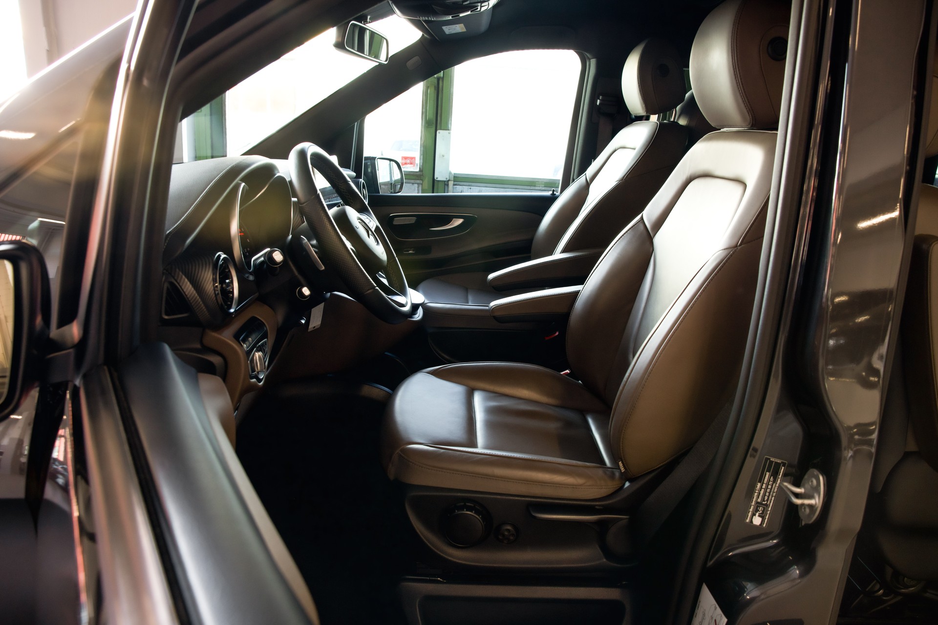 MERCEDES-BENZ V 300 d lang AMG Line Avantgarde 4Matic 9G-Tronic-image-17