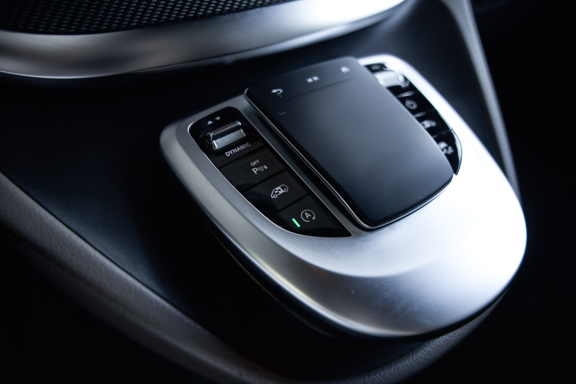 MERCEDES-BENZ V 300 d lang AMG Line Avantgarde 4Matic 9G-Tronic-image-32