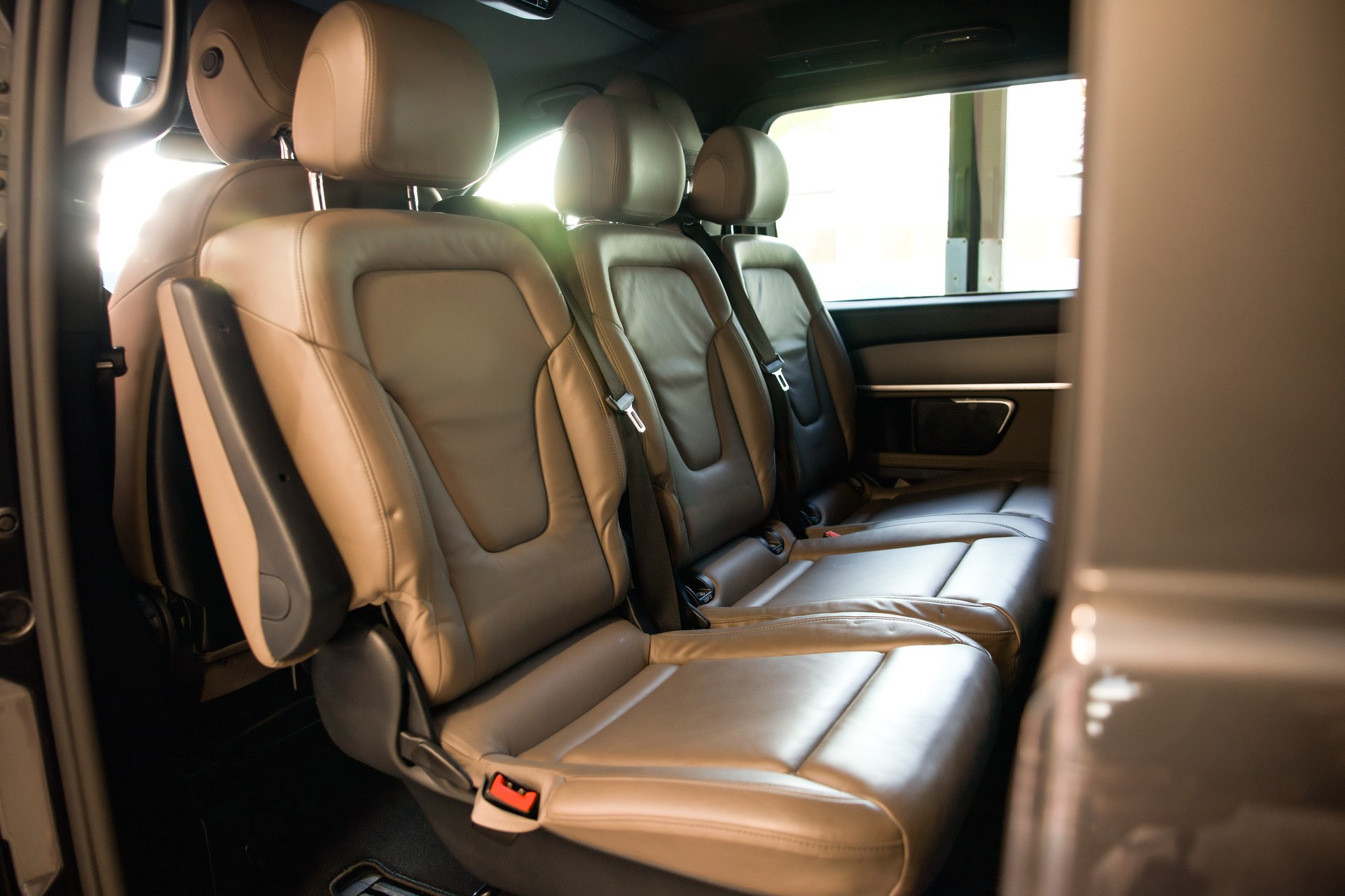 MERCEDES-BENZ V 300 d lang AMG Line Avantgarde 4Matic 9G-Tronic-image-21