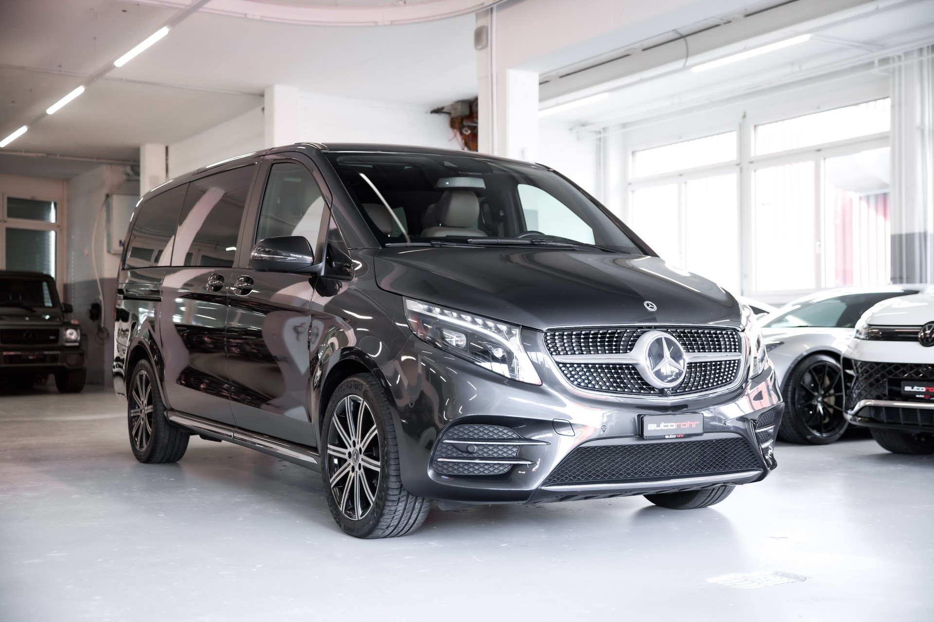 MERCEDES-BENZ V 300 d lang AMG Line Avantgarde 4Matic 9G-Tronic-image-2
