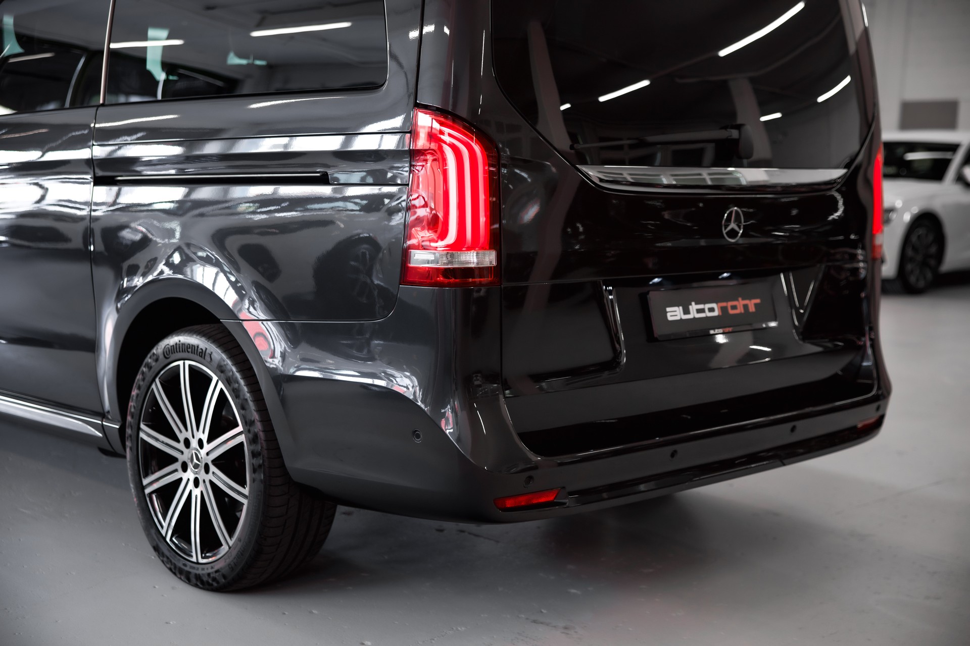 MERCEDES-BENZ V 300 d lang AMG Line Avantgarde 4Matic 9G-Tronic-image-12