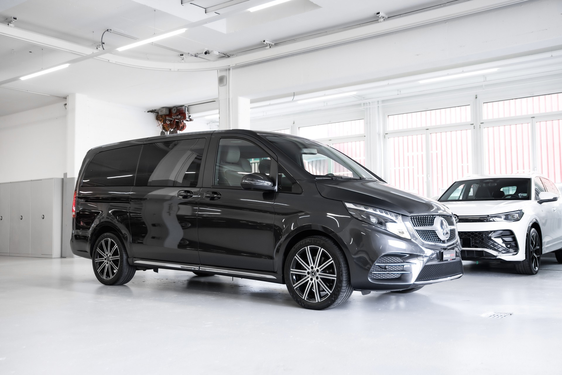 MERCEDES-BENZ V 300 d lang AMG Line Avantgarde 4Matic 9G-Tronic-image-0