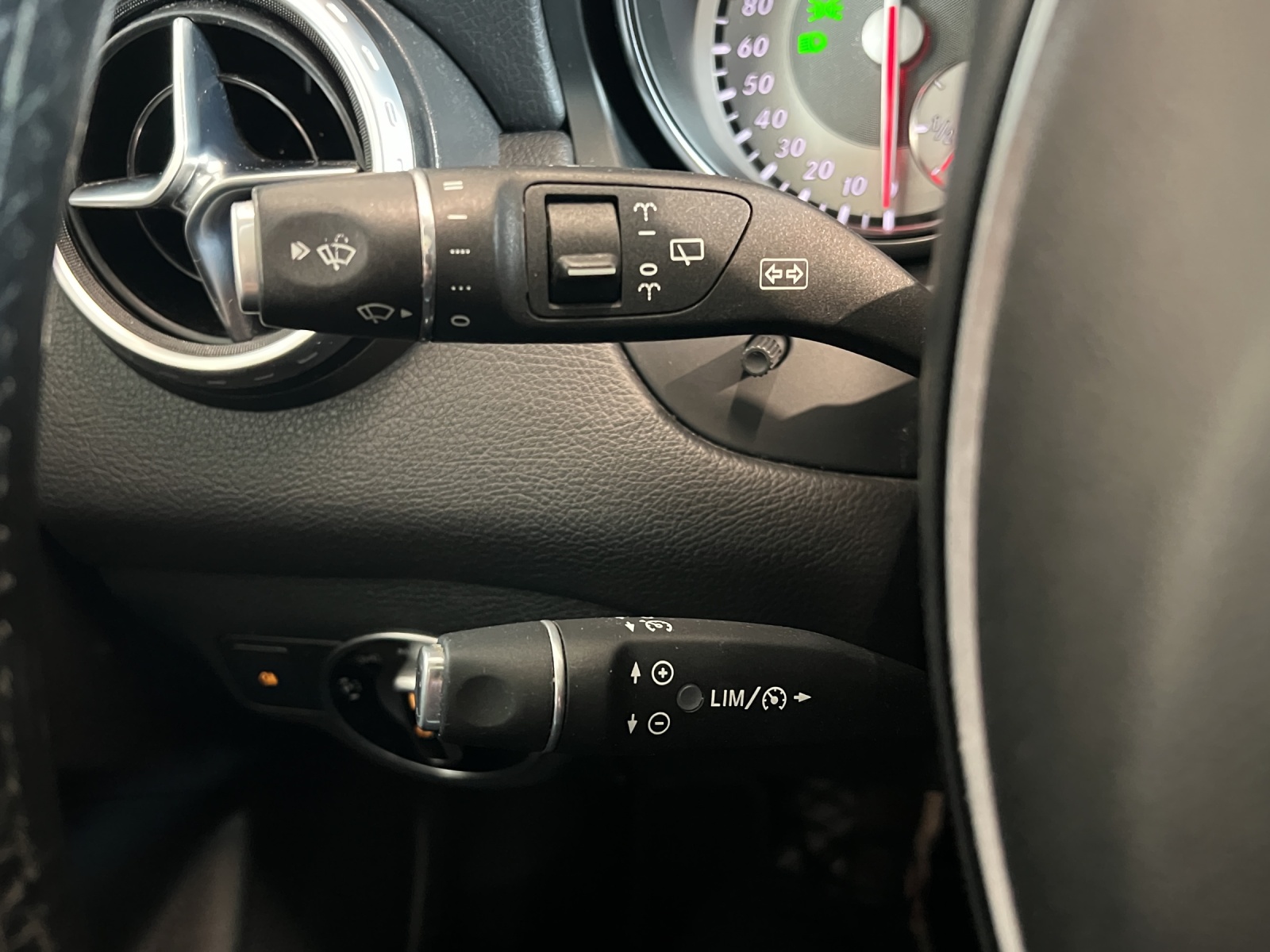 MERCEDES-BENZ GLA 200 CDI Swiss Star Edition Style 4Matic 7G-DCT-image-16
