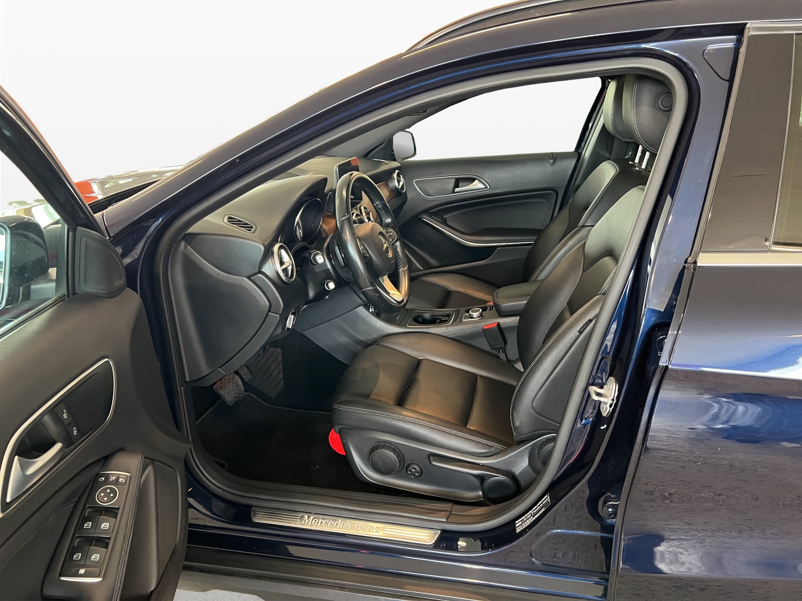 MERCEDES-BENZ GLA 200 CDI Swiss Star Edition Style 4Matic 7G-DCT-image-10