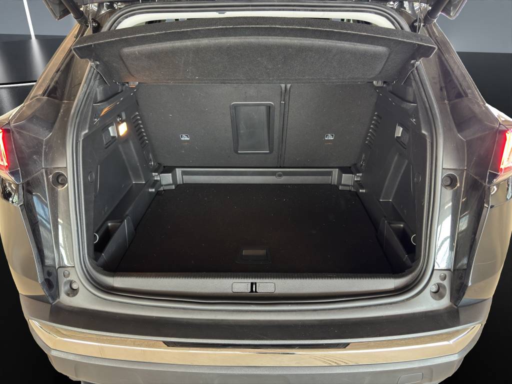 PEUGEOT 3008 1.2 PureTech Allure Pack EAT8-image-11