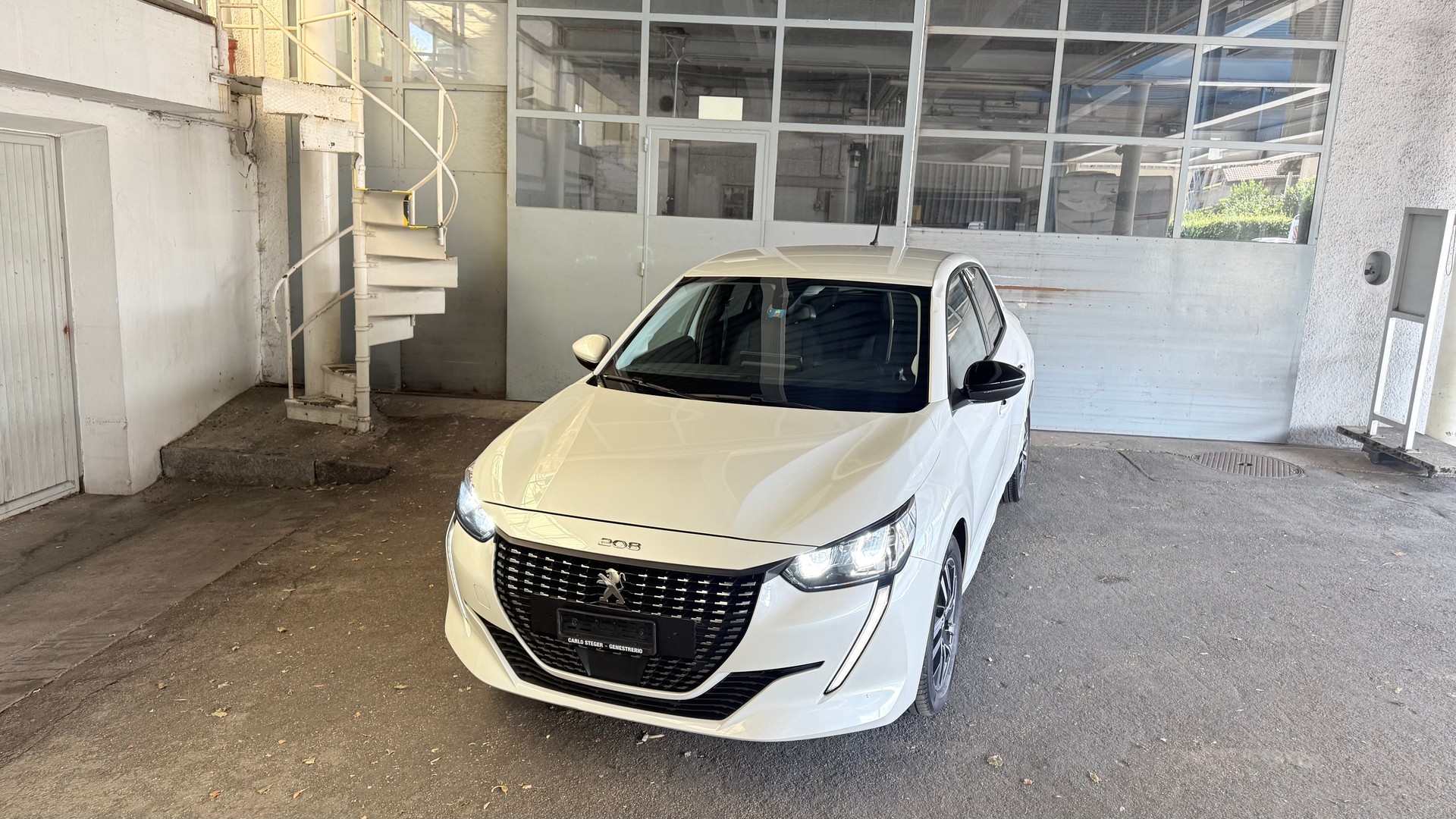 PEUGEOT 208 1.2 PureTech GT EAT8-image-4