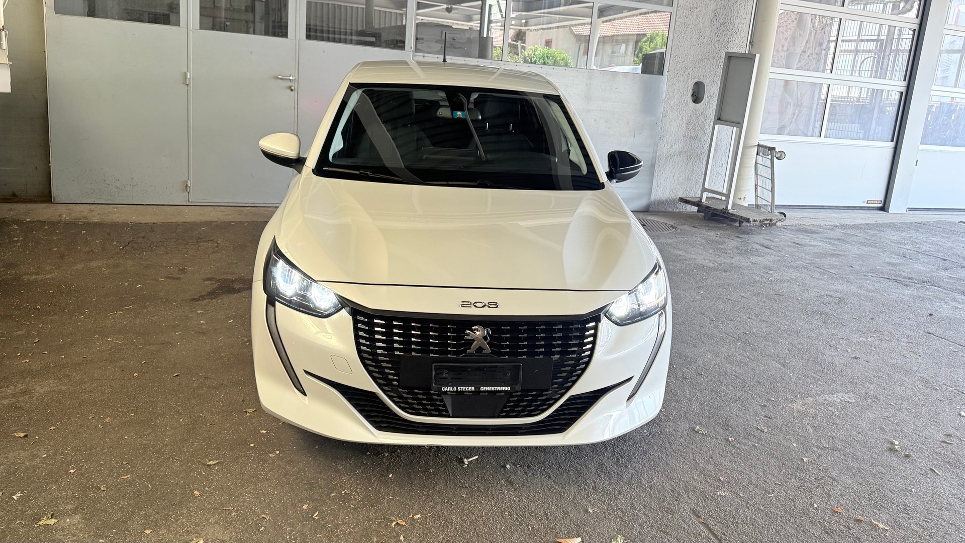 PEUGEOT 208 1.2 PureTech GT EAT8-image-2