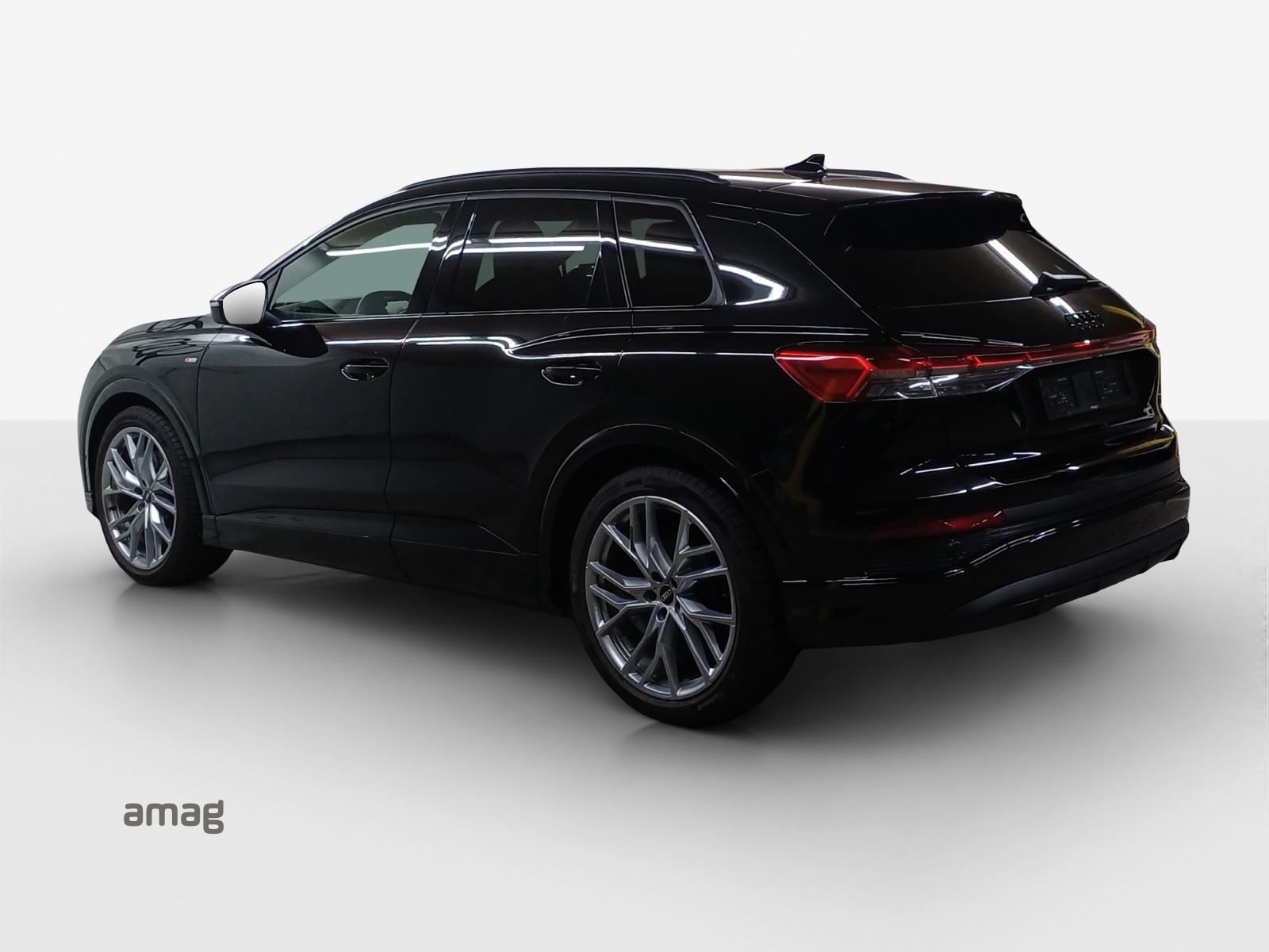 AUDI Q4 e-tron 45 Attraction quattro-image-2