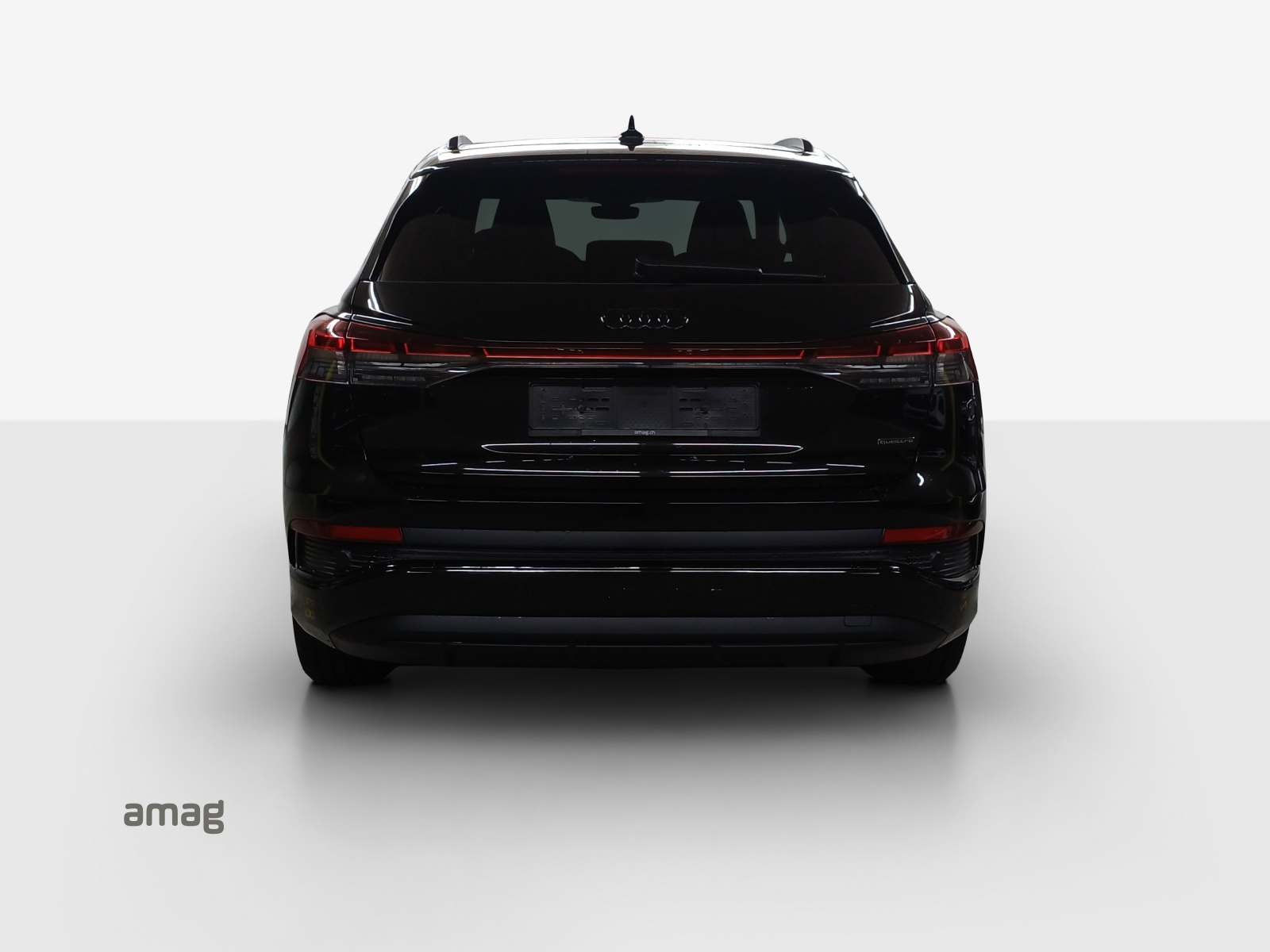 AUDI Q4 e-tron 45 Attraction quattro-showroom-element-3