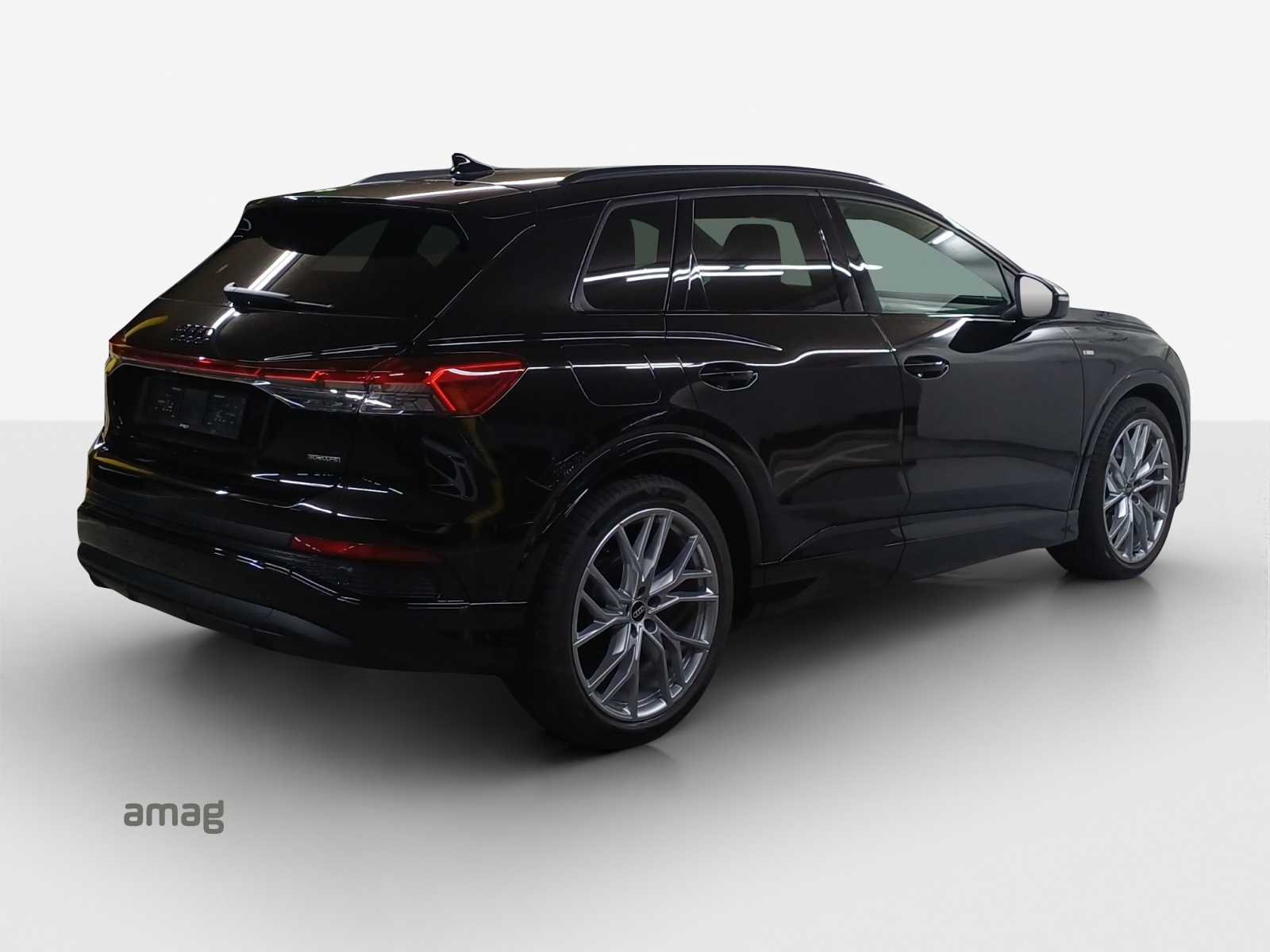 AUDI Q4 e-tron 45 Attraction quattro-image-4