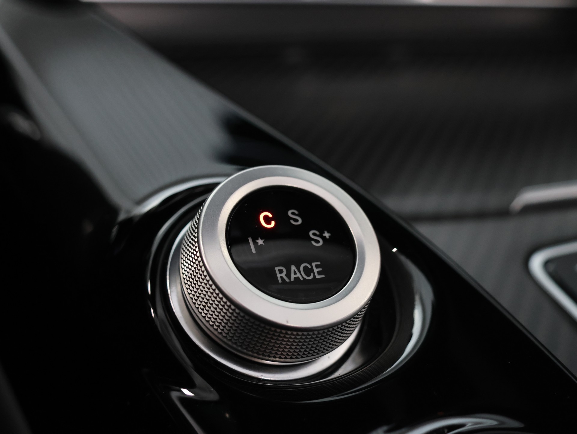 MERCEDES-BENZ AMG GT C Roadster Speedshift DCT *360 Kamera* *Burmester* *Vossen Felgen*-image-27