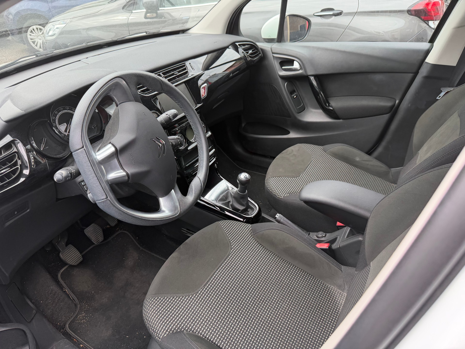 CITROEN C3 1.2i Exclusive-image-4