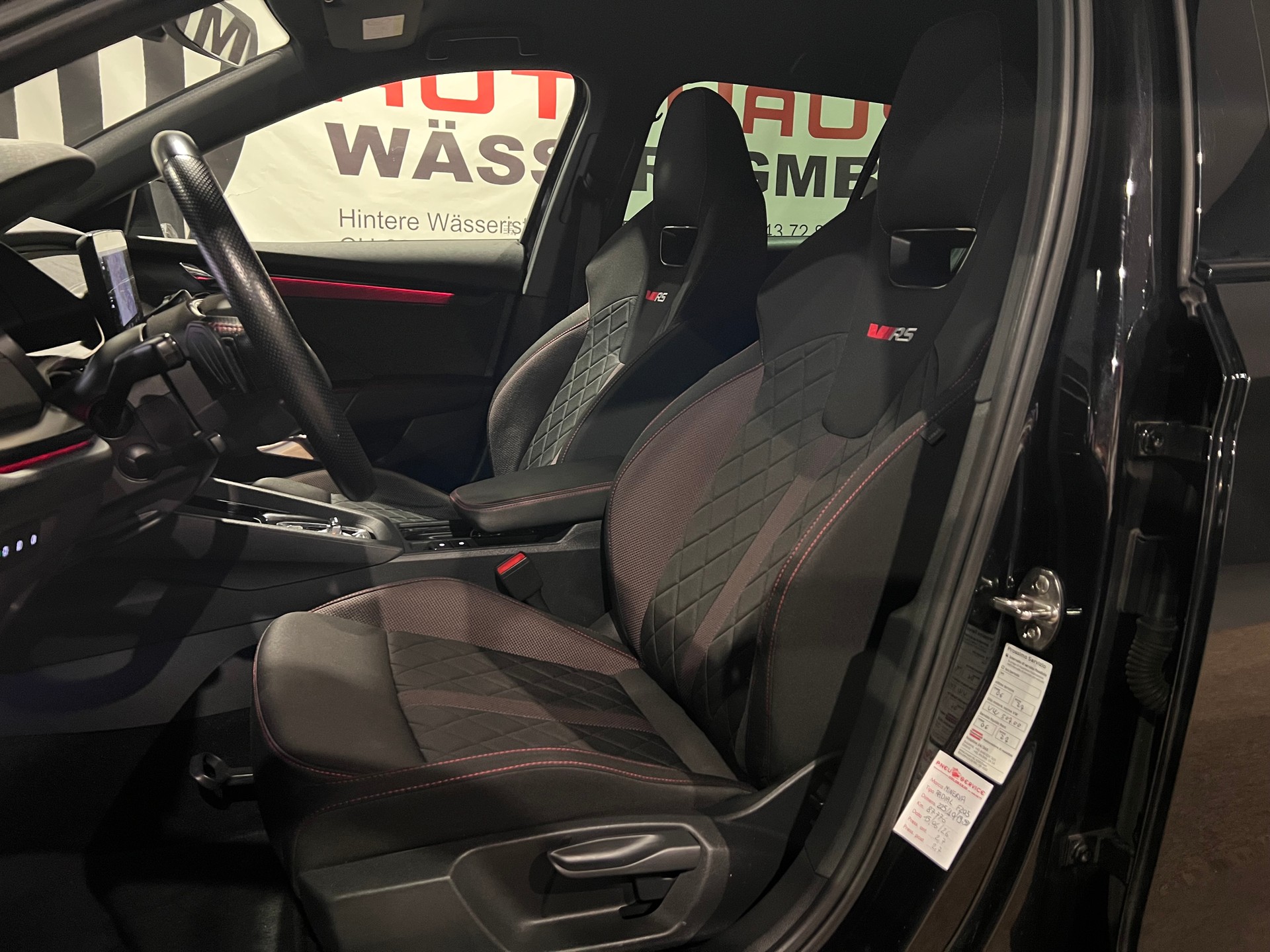 SKODA Octavia Combi 2.0 TDI DSG RS 4x4-image-11