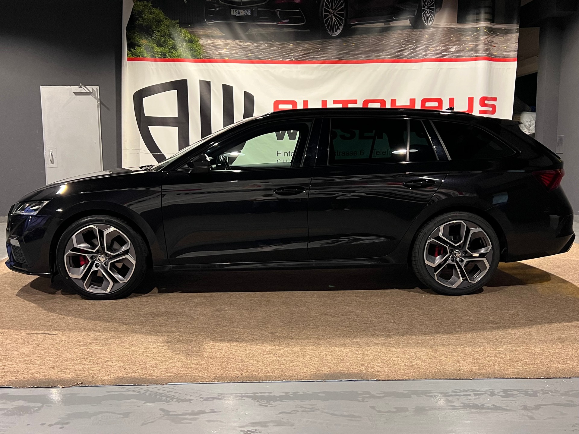 SKODA Octavia Combi 2.0 TDI DSG RS 4x4-image-6