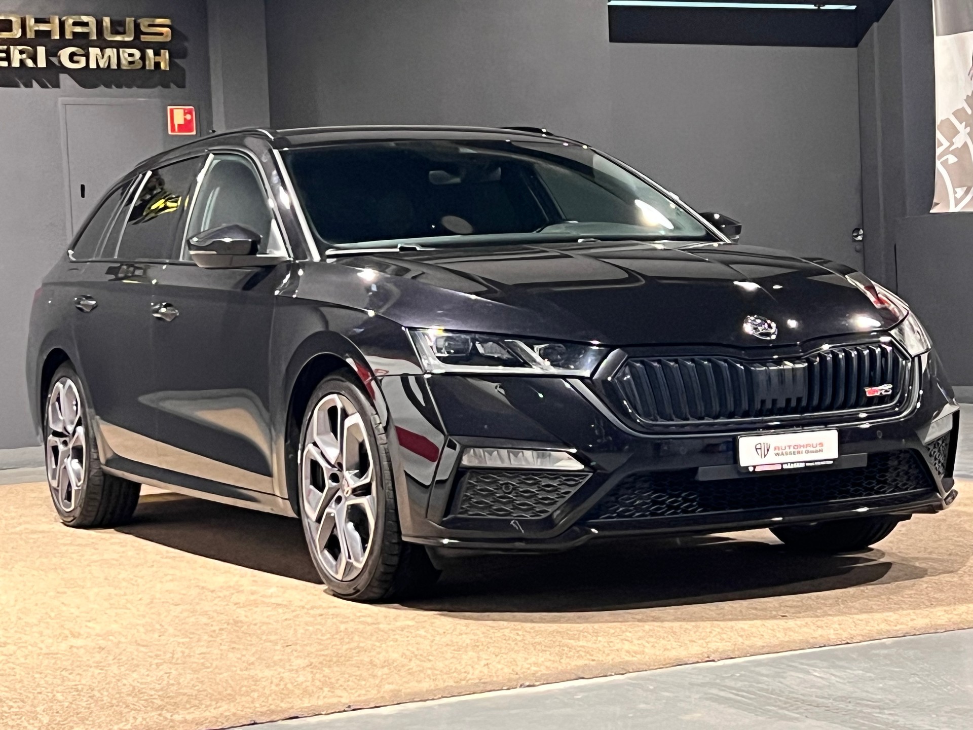 SKODA Octavia Combi 2.0 TDI DSG RS 4x4-image-0