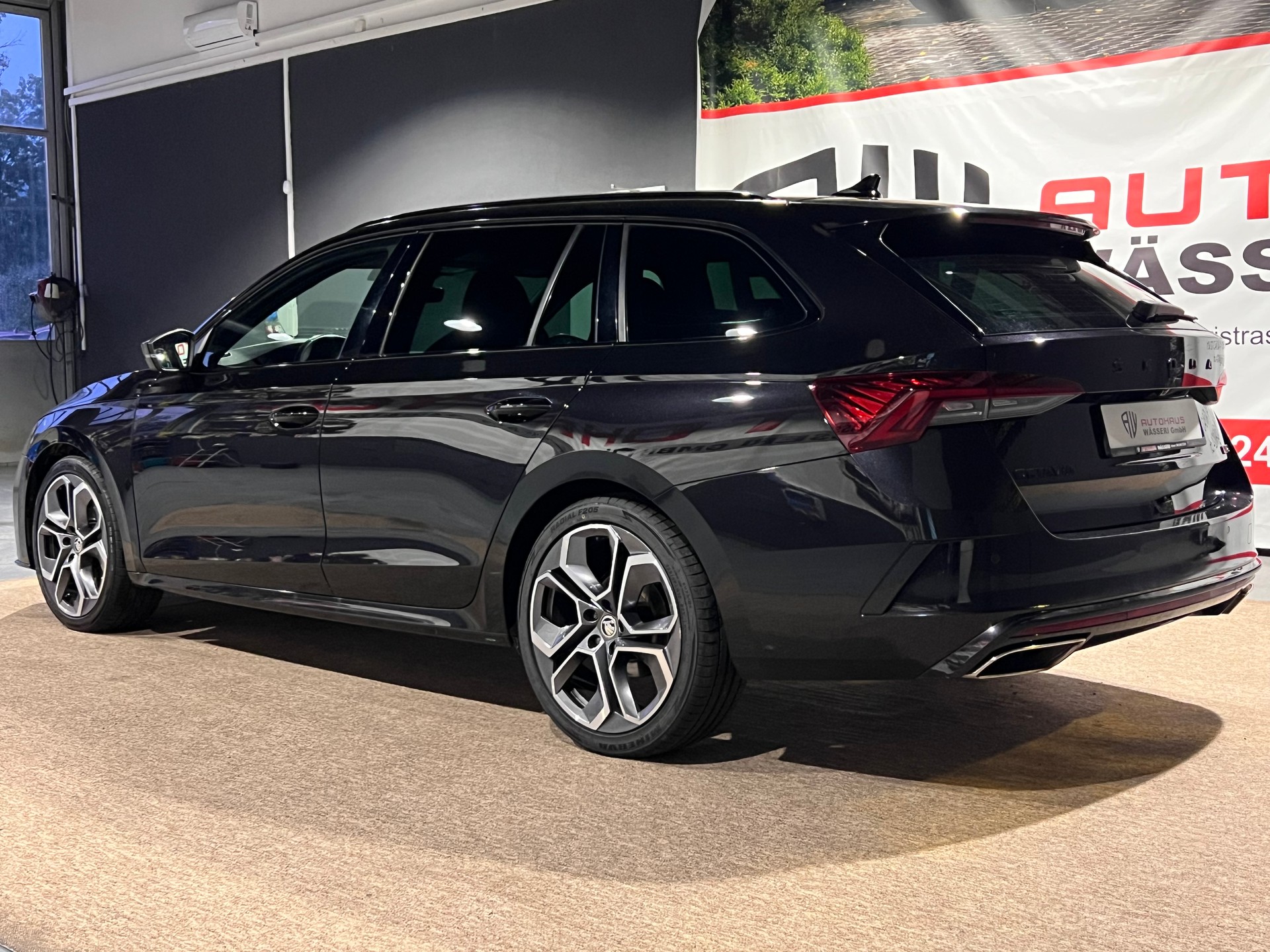 SKODA Octavia Combi 2.0 TDI DSG RS 4x4-image-5