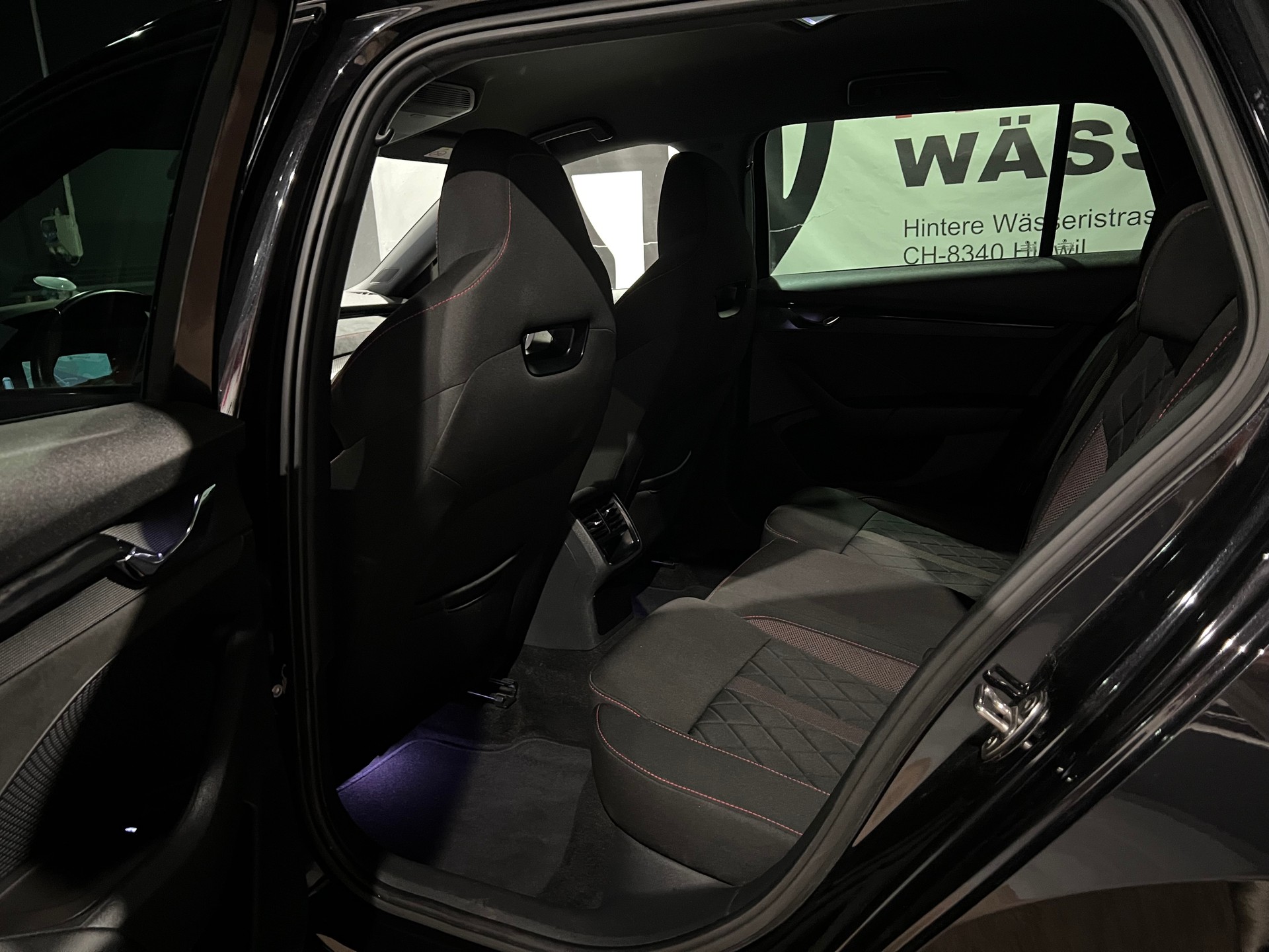 SKODA Octavia Combi 2.0 TDI DSG RS 4x4-image-15