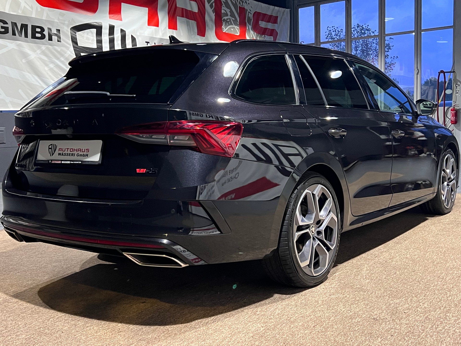 SKODA Octavia Combi 2.0 TDI DSG RS 4x4-image-2