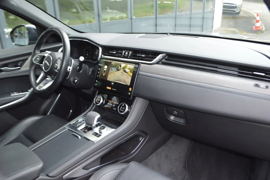 JAGUAR F-Pace 2.0 D200 R-Dynamic MHEV Black AWD I Anhängerkupplung-image-7