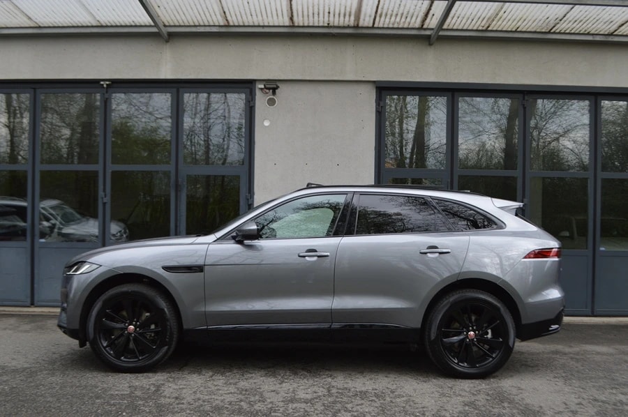 JAGUAR F-Pace 2.0 D200 R-Dynamic MHEV Black AWD I Anhängerkupplung-image-2