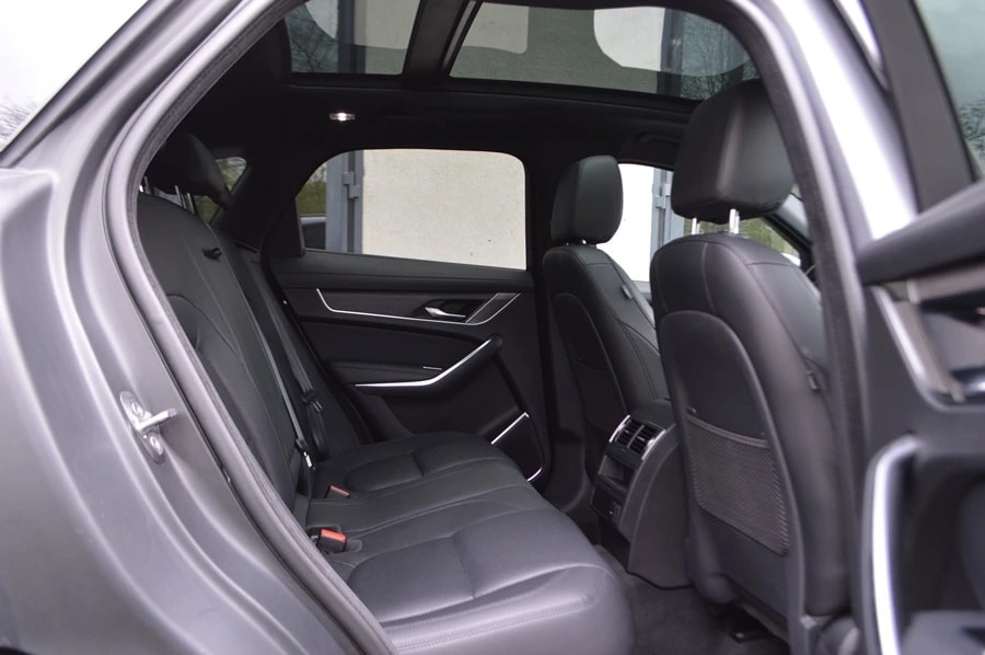 JAGUAR F-Pace 2.0 D200 R-Dynamic MHEV Black AWD I Anhängerkupplung-image-8