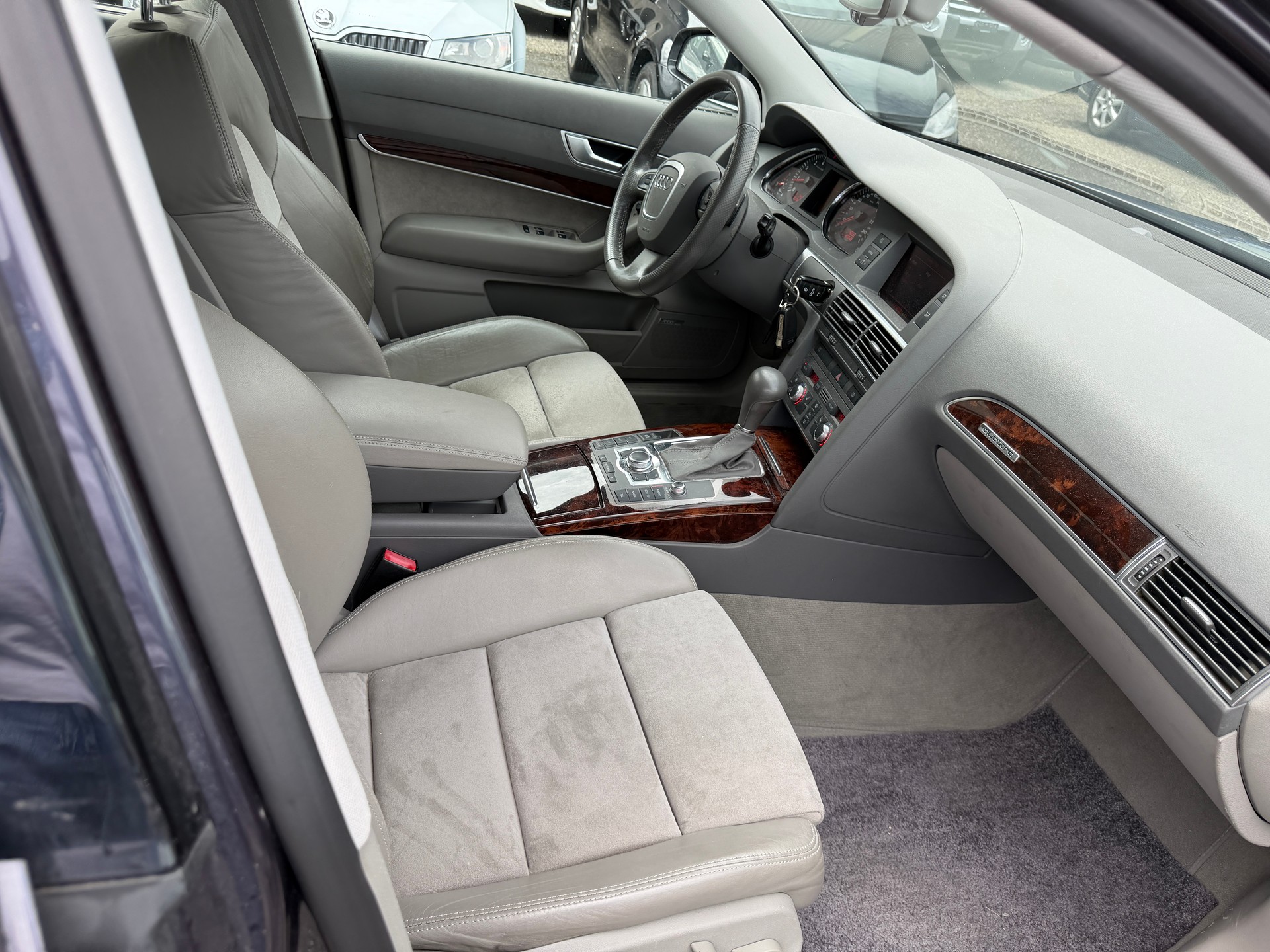 AUDI A6 Limousine 4.2 V8 quattro tiptronic-image-6