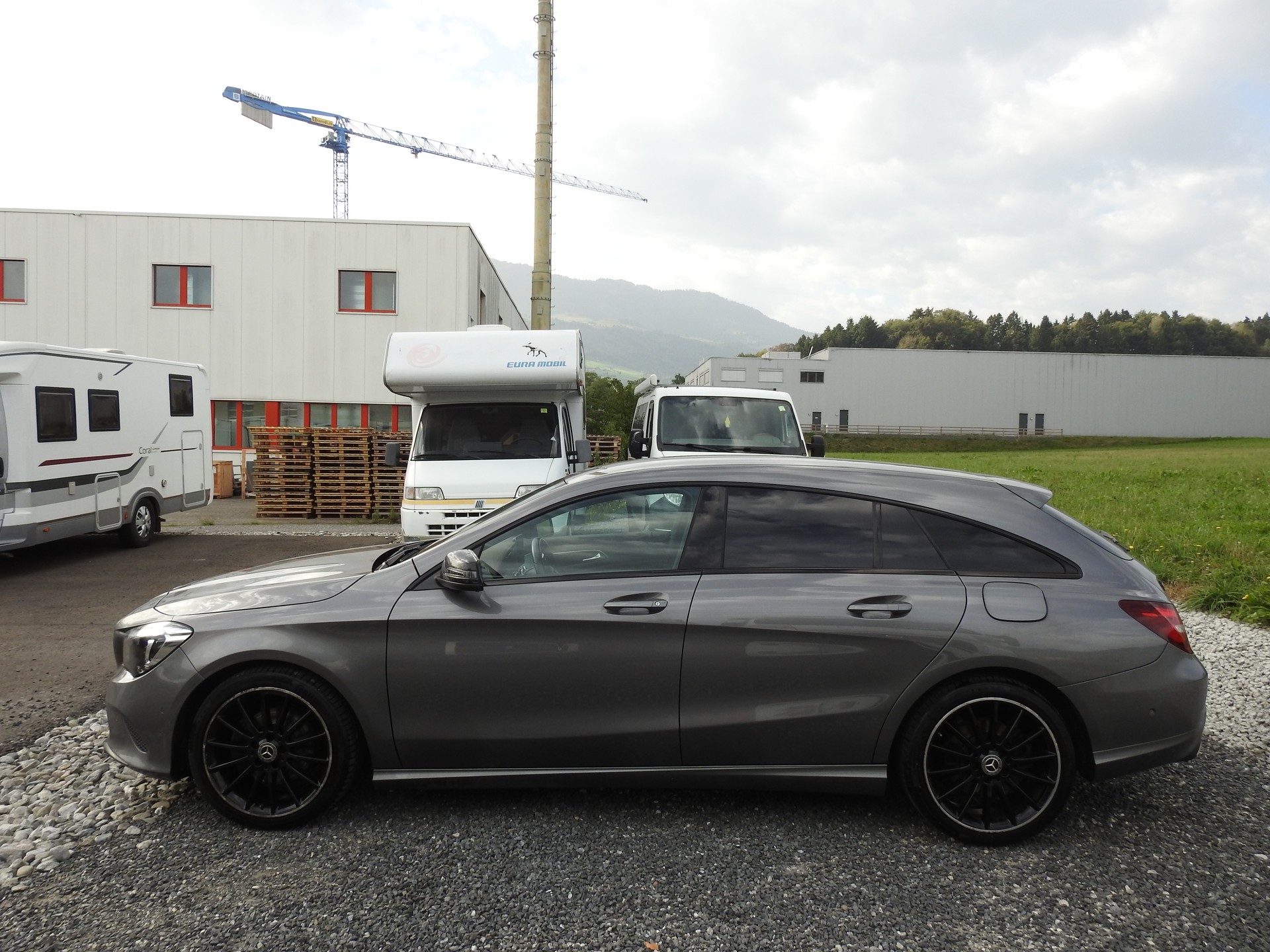 MERCEDES-BENZ CLA Shooting Br 200 d Swiss Star AMG Line 4M-image-2