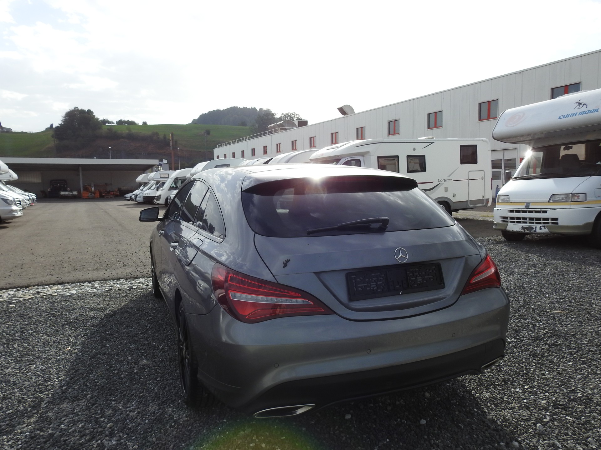 MERCEDES-BENZ CLA Shooting Br 200 d Swiss Star AMG Line 4M-image-3