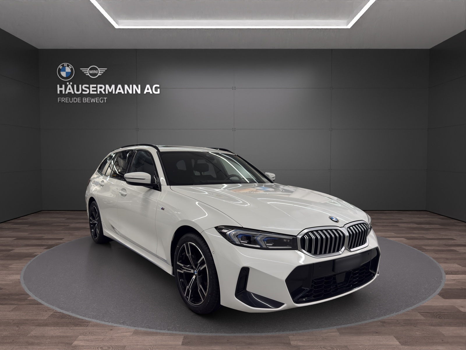 BMW 318d Touring M SPORT-showroom-element-2