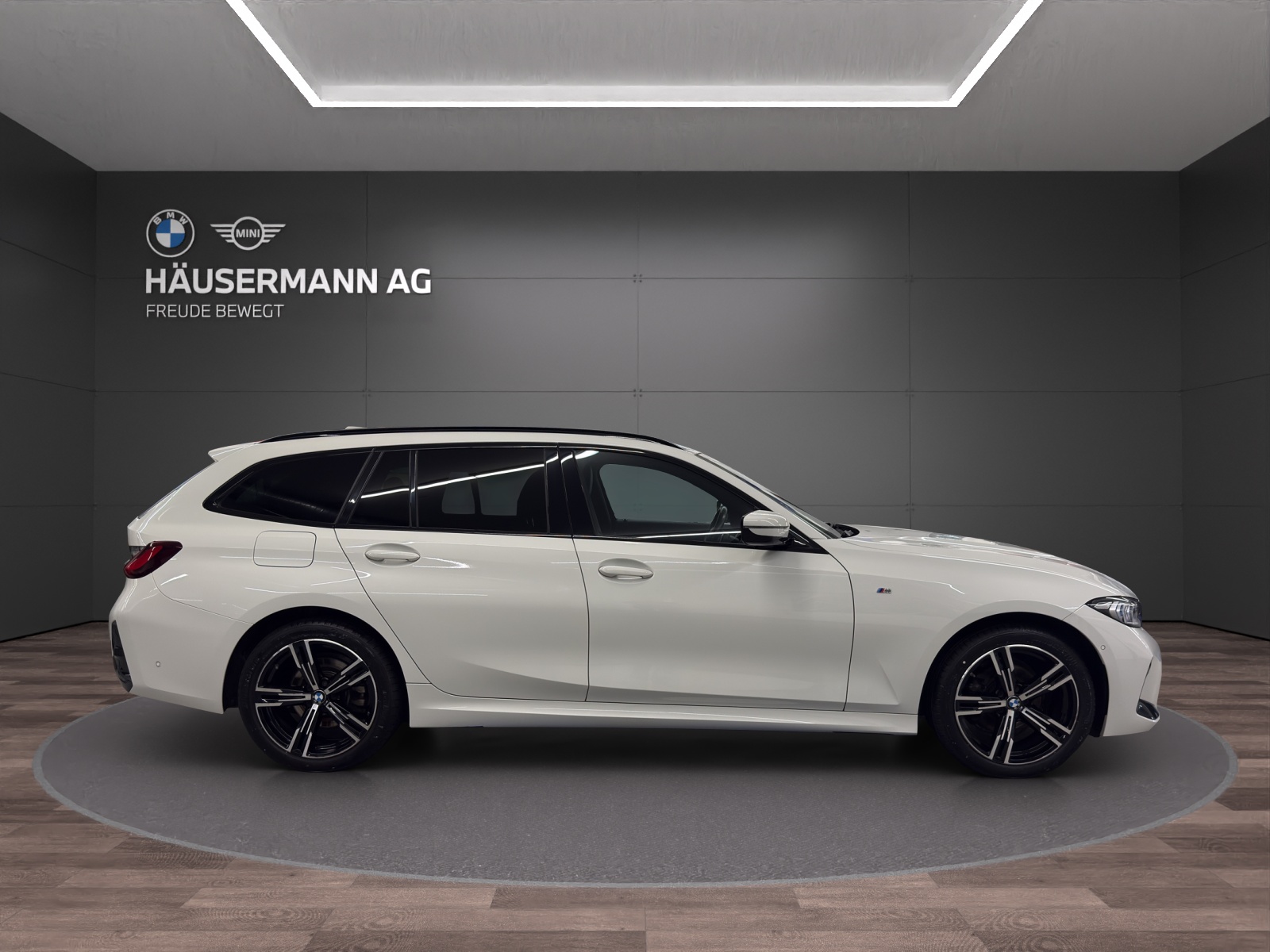 BMW 318d Touring M SPORT-showroom-element-3