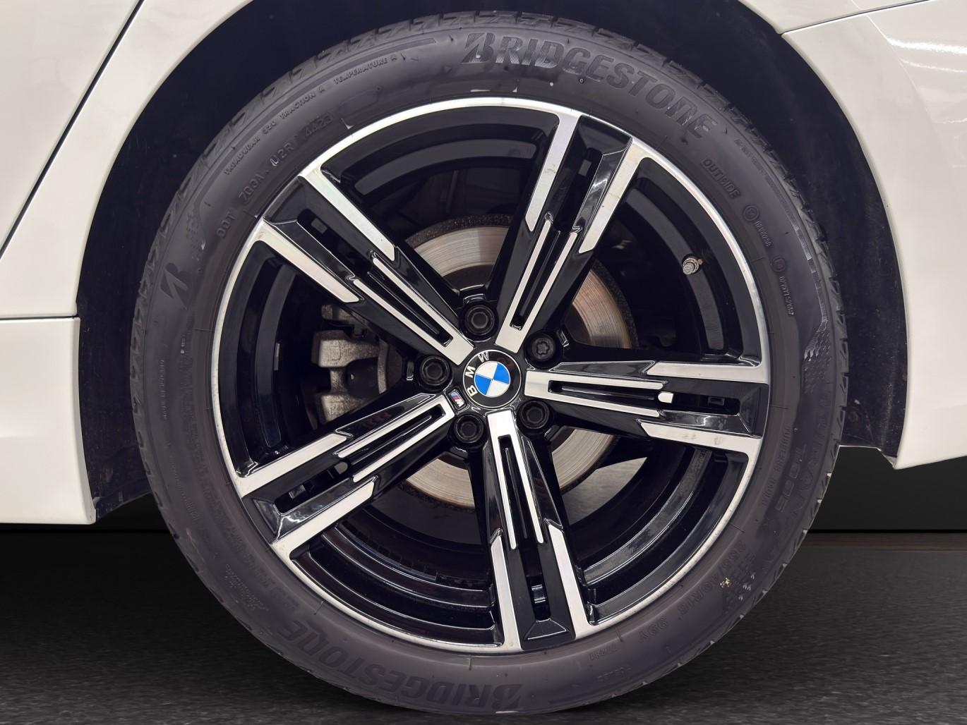 BMW 318d Touring M SPORT-image-10