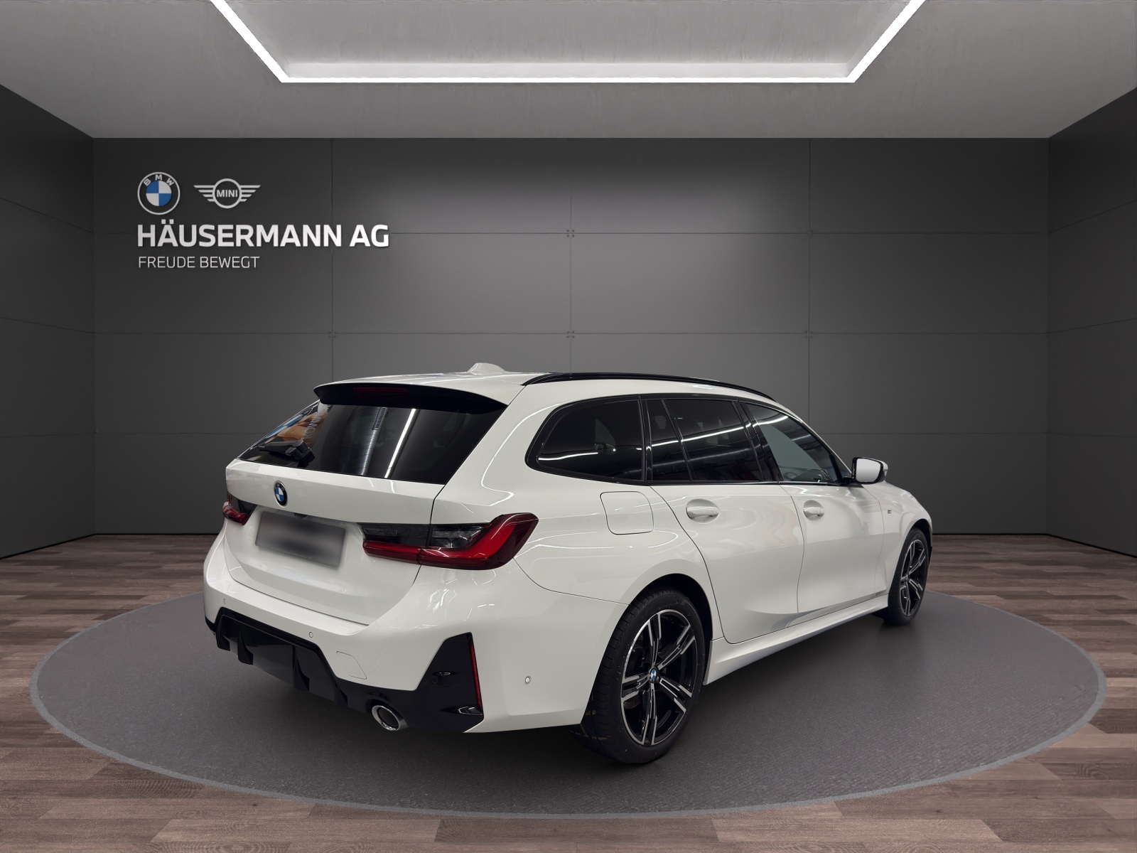 BMW 318d Touring M SPORT-image-4