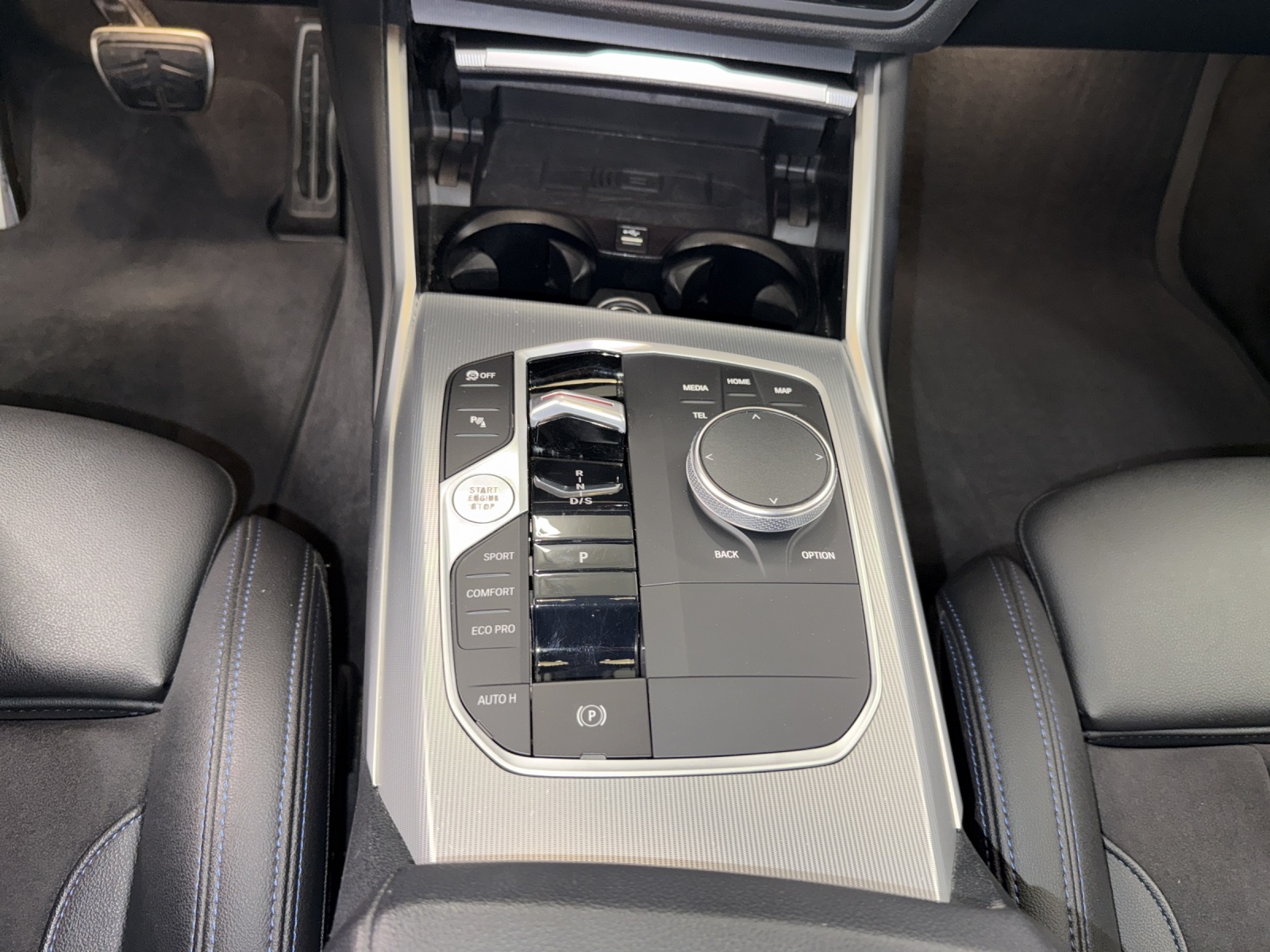 BMW 318d Touring M SPORT-image-14