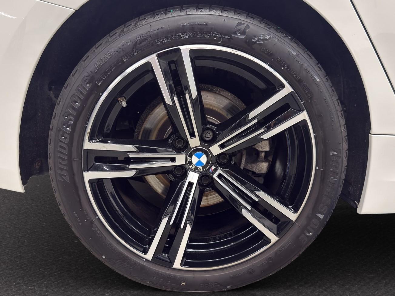 BMW 318d Touring M SPORT-image-9