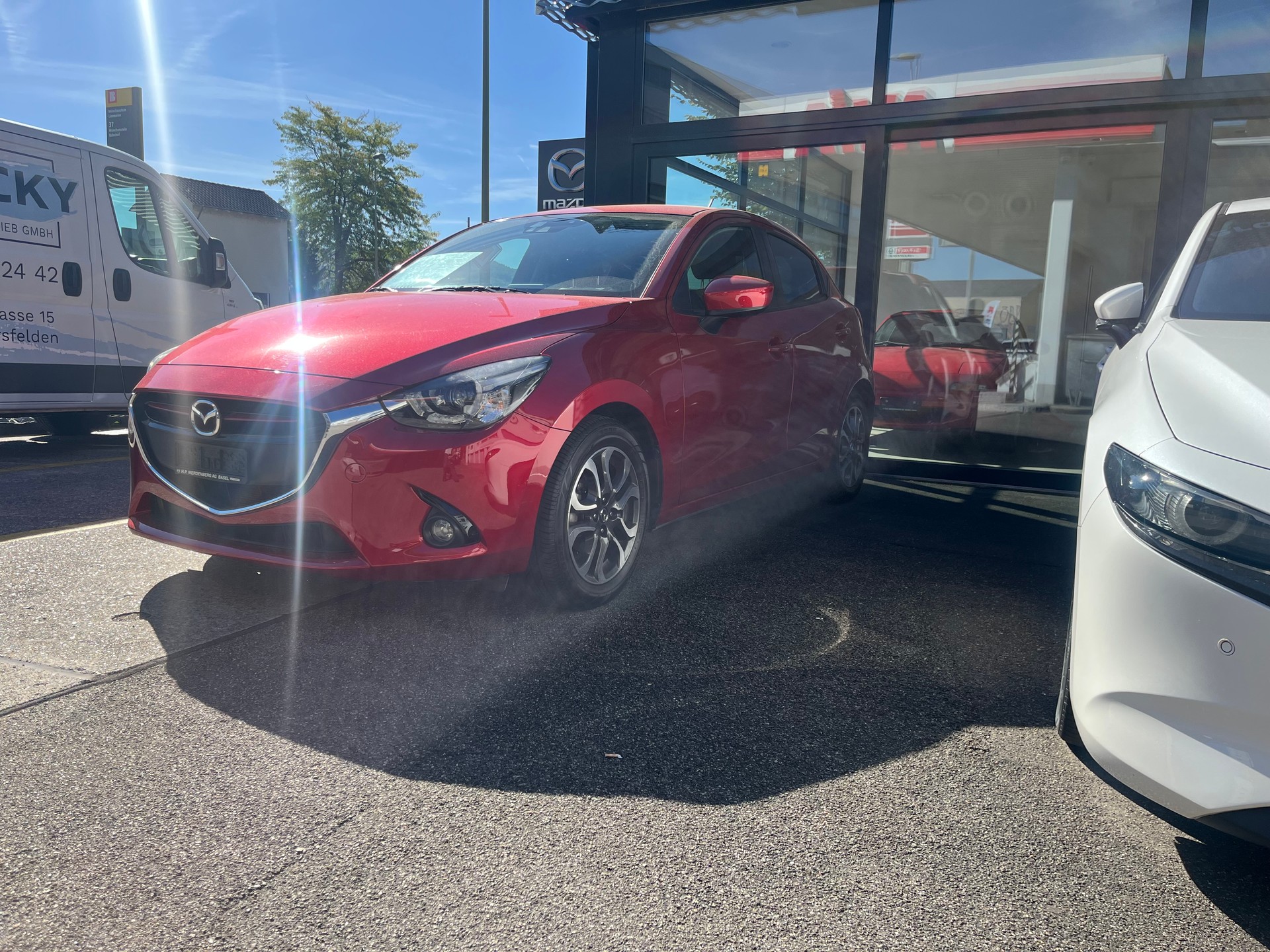 MAZDA 2 1.5i 16V Skyactiv-G Revolution-image-2