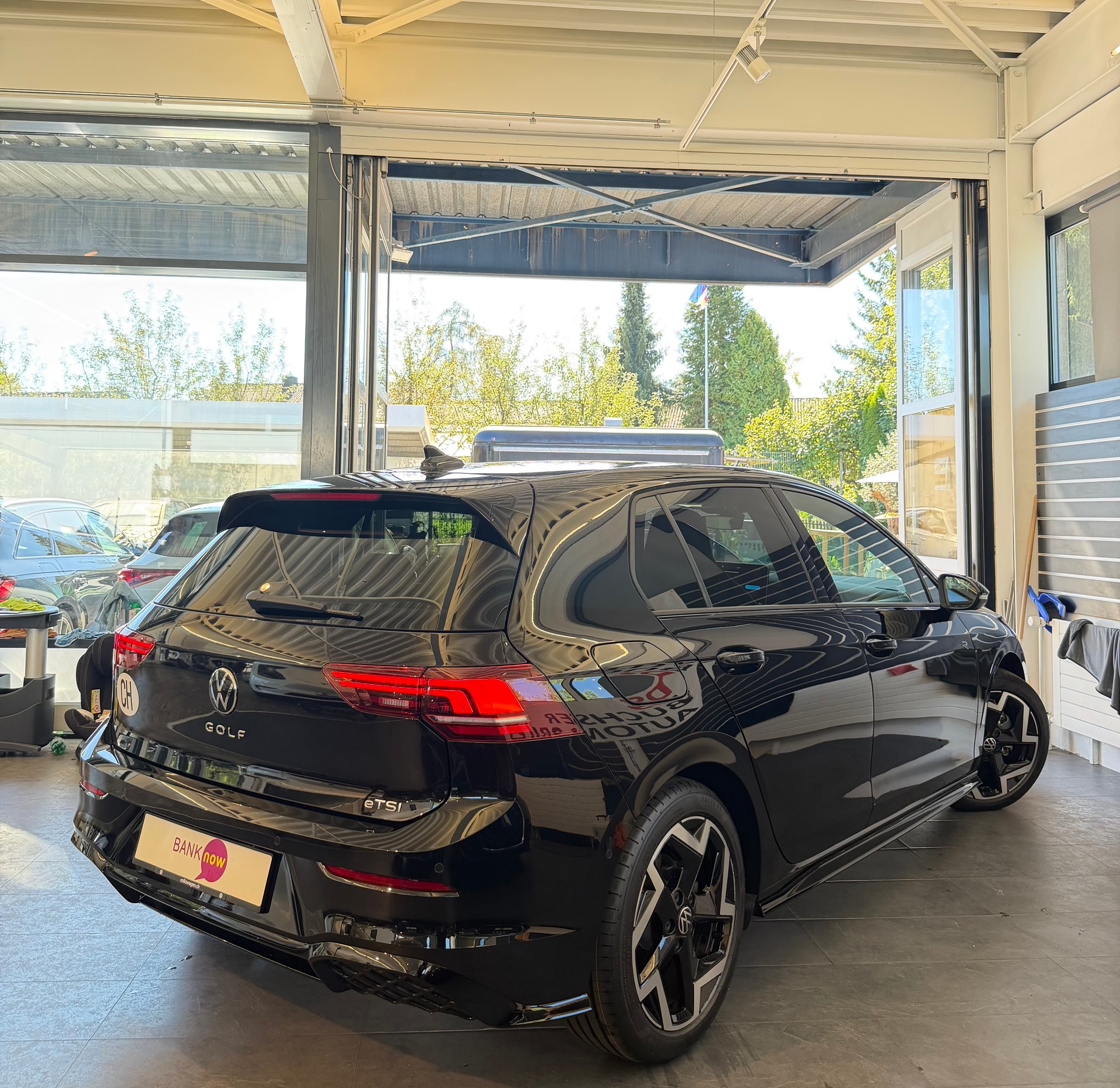 VW Golf VIII 1.5 eTSI R-Line DSG-image-3