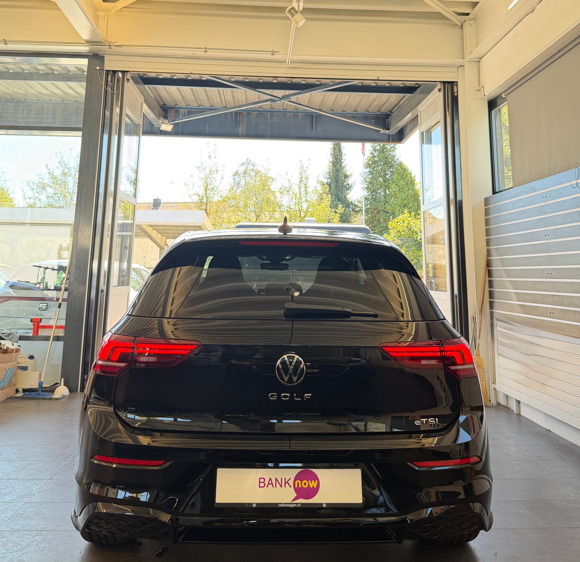 VW Golf VIII 1.5 eTSI R-Line DSG-image-5