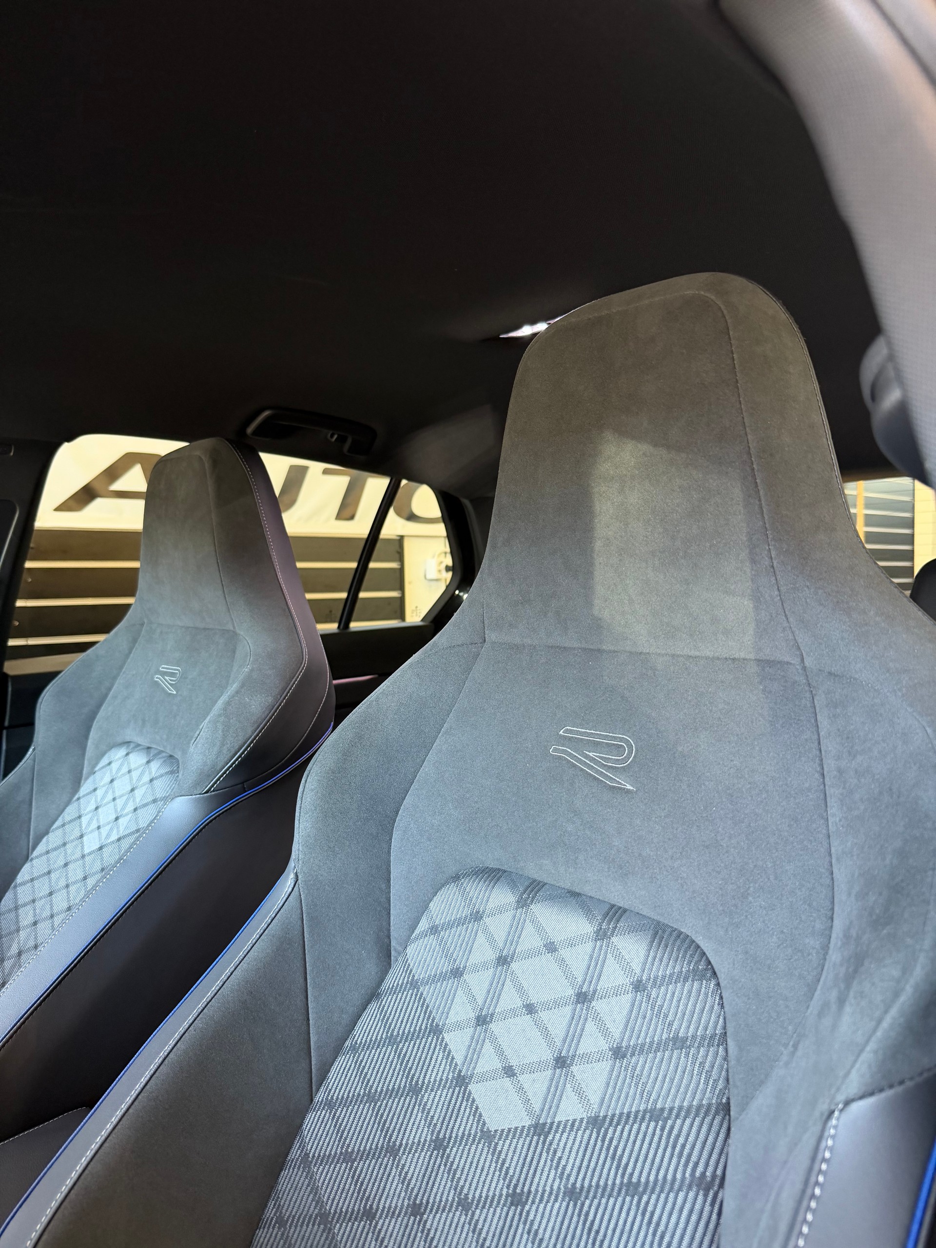 VW Golf VIII 1.5 eTSI R-Line DSG-image-7