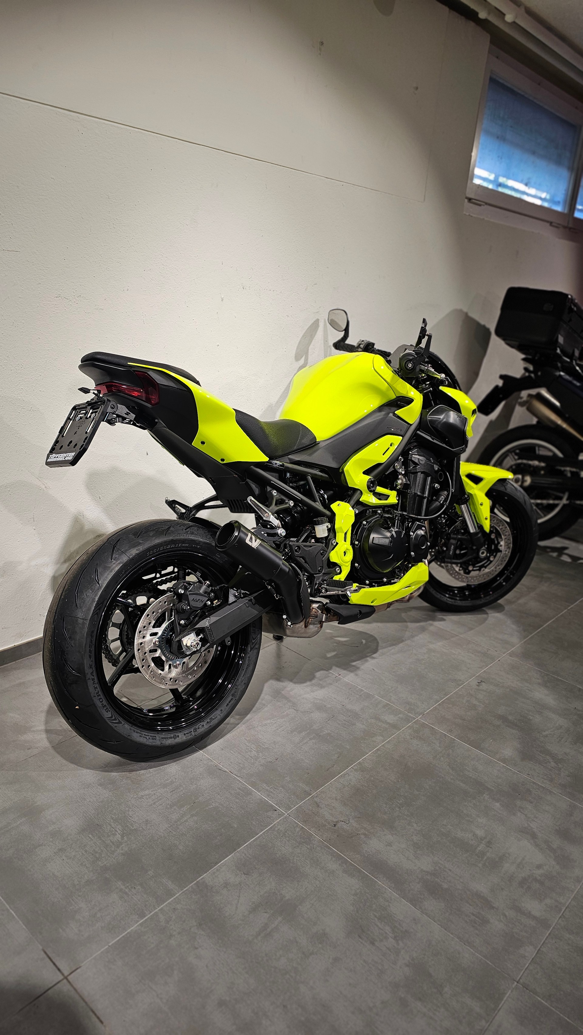 KAWASAKI Z 900 (70kW)-showroom-element-3
