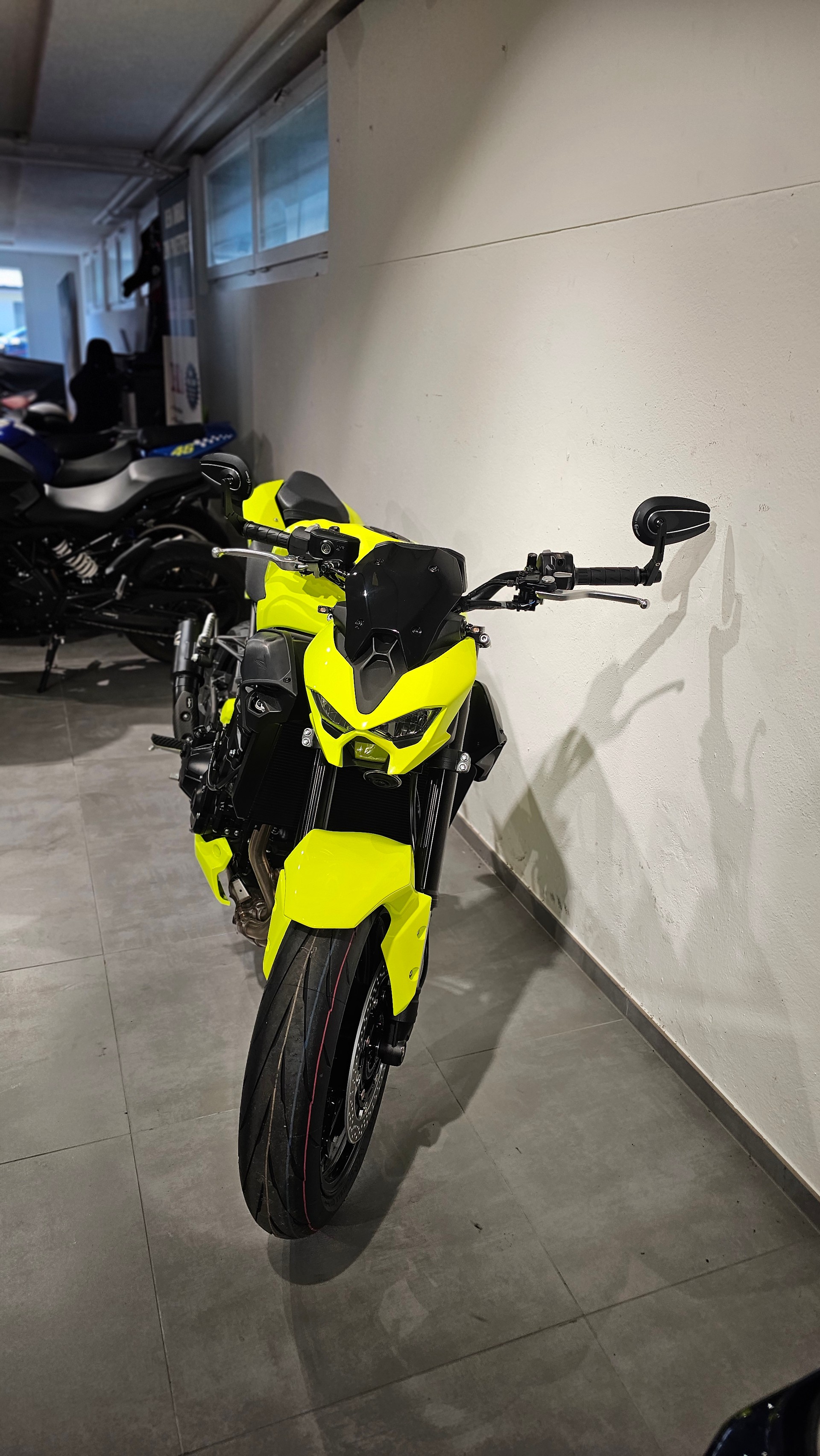 KAWASAKI Z 900 (70kW)-showroom-element-2