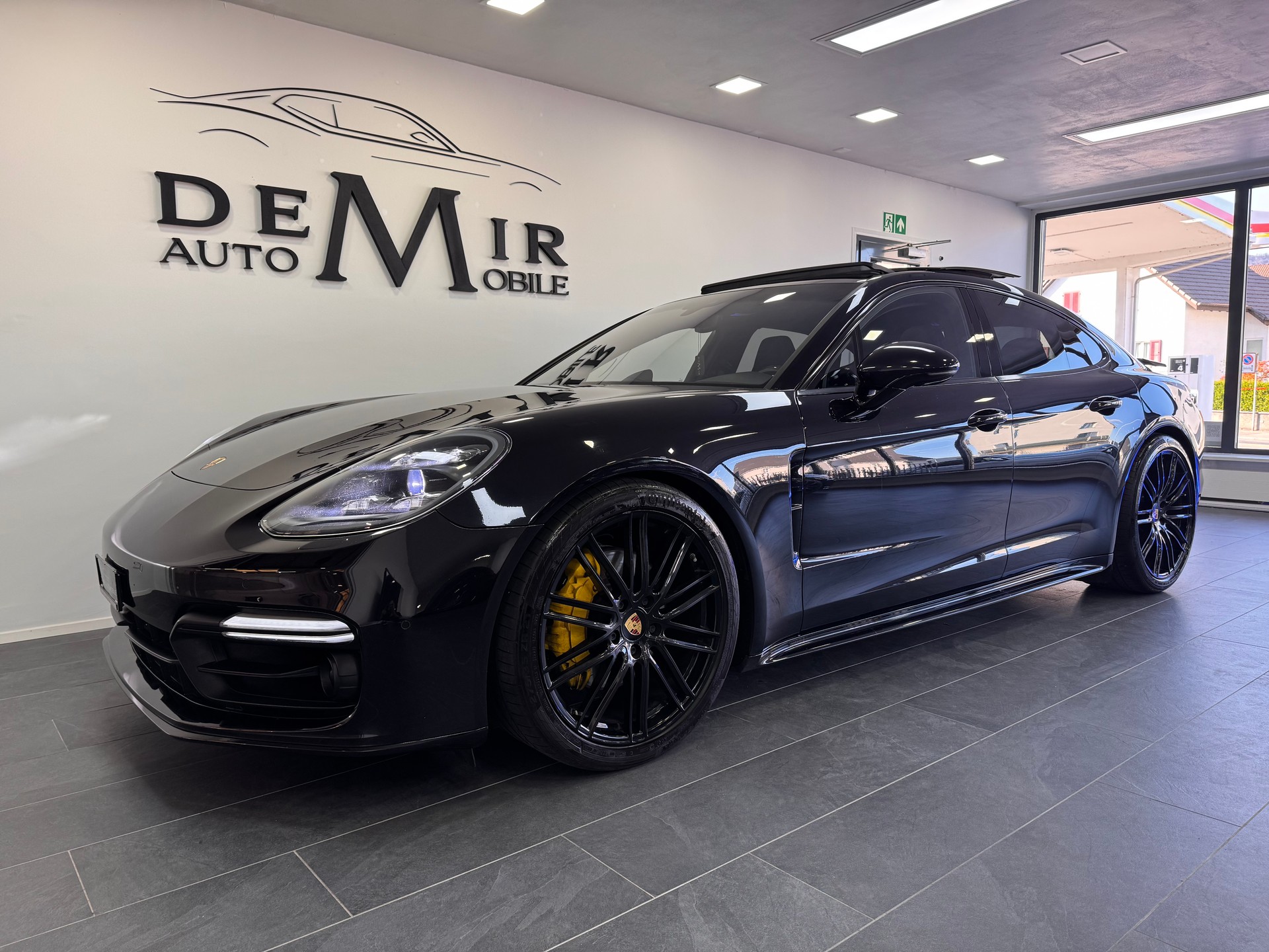 PORSCHE Panamera 4S PDK *Panorama / Nachtsicht / Sport Chrono / Carbon / 360 Kamera / Softclose / Hinterachslenkung / Matrix LED*