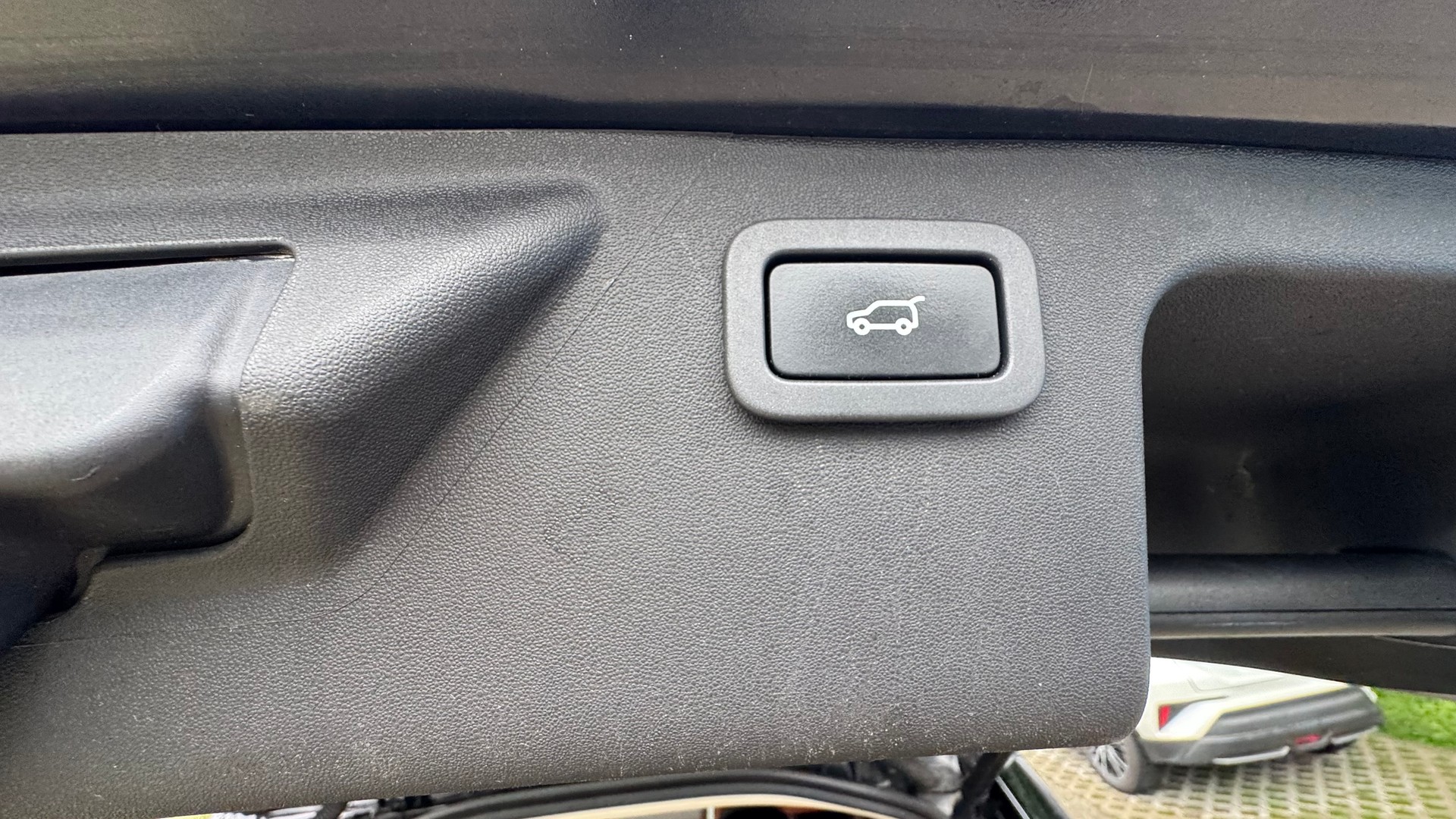 LAND ROVER Discovery Sport 2.0 TD4 HSE Luxury AT9-image-13