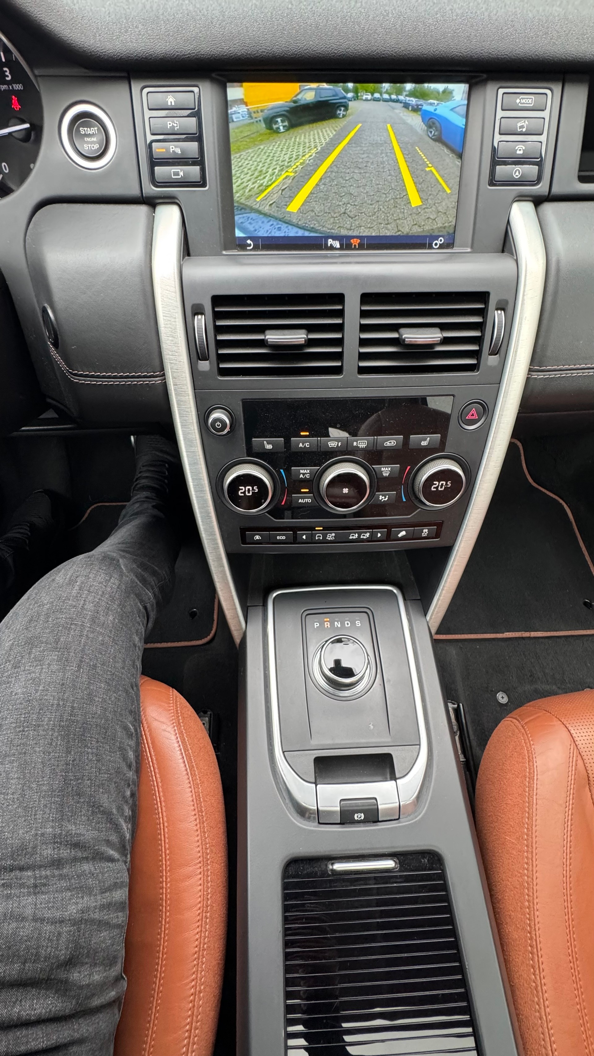 LAND ROVER Discovery Sport 2.0 TD4 HSE Luxury AT9-image-14
