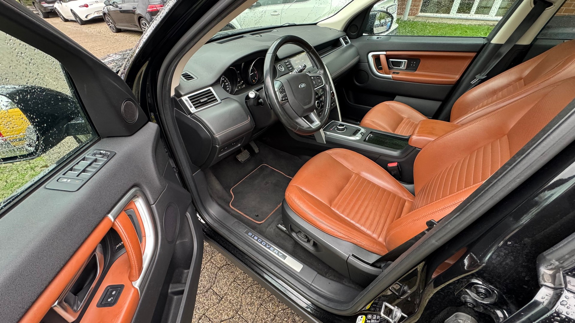 LAND ROVER Discovery Sport 2.0 TD4 HSE Luxury AT9-image-4