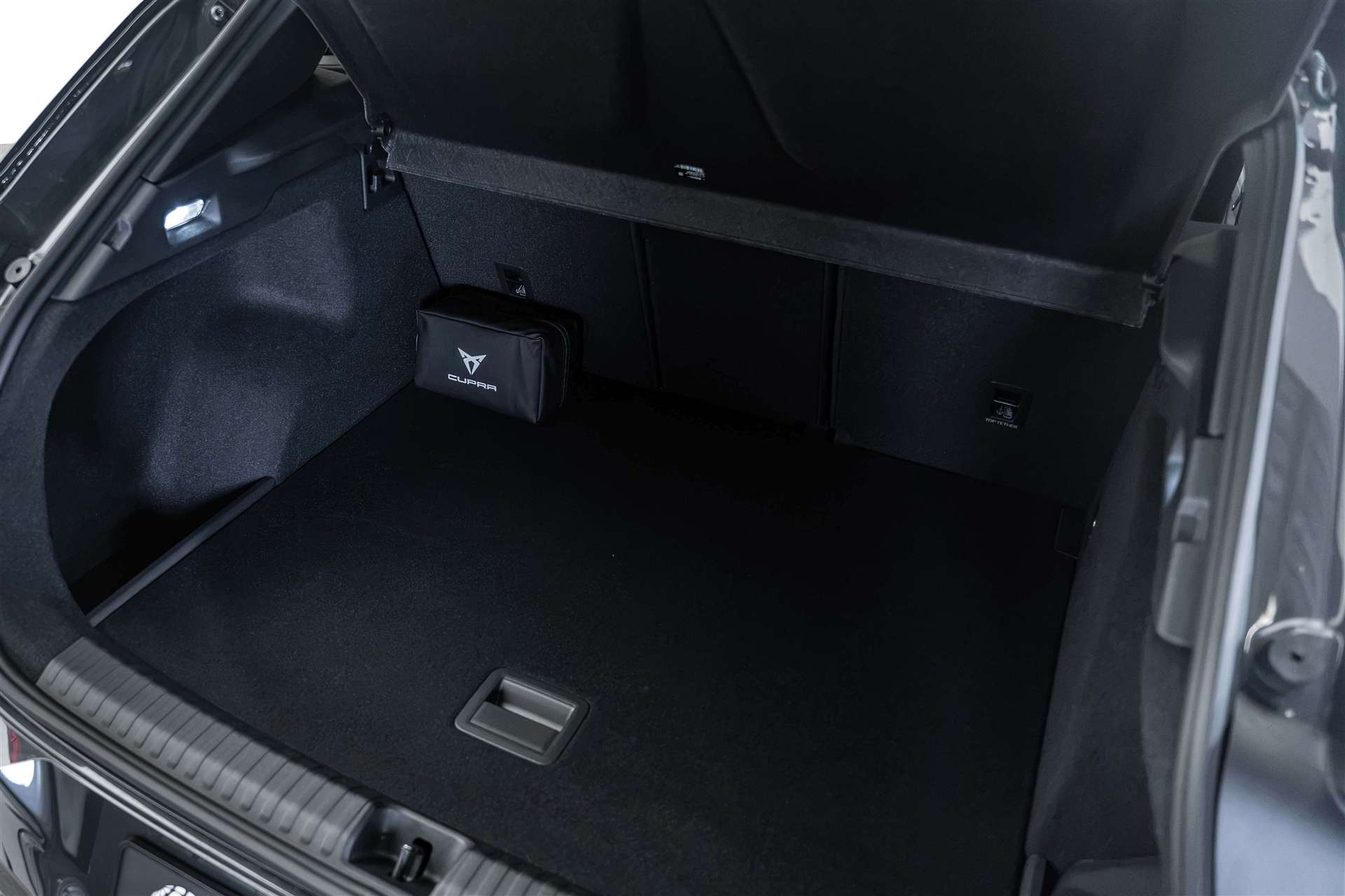 CUPRA CUPRA Terramar 1.5 eTSi DSG-Automat-image-4