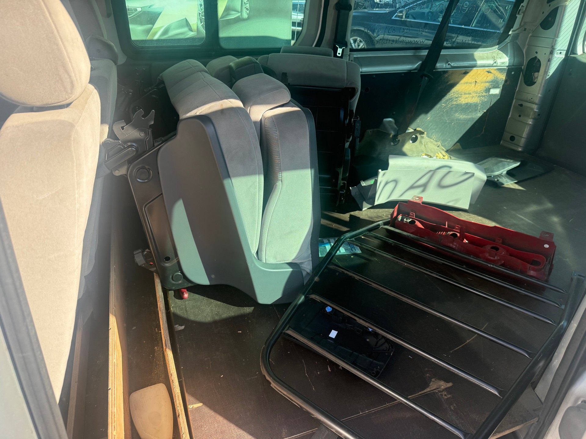 PEUGEOT Expert Tepee 2.0 HDi Confort L2-image-9