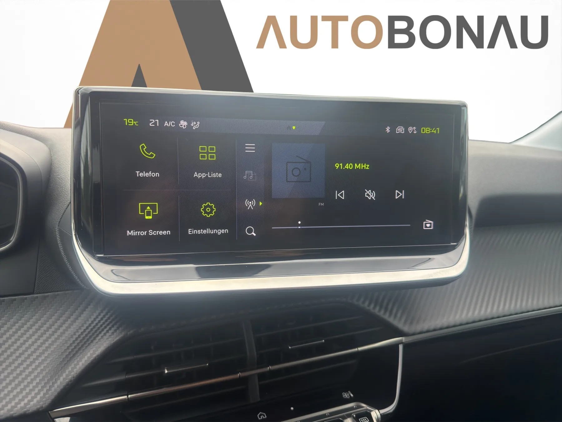 PEUGEOT 208 1.2 Hybrid Allure-image-21