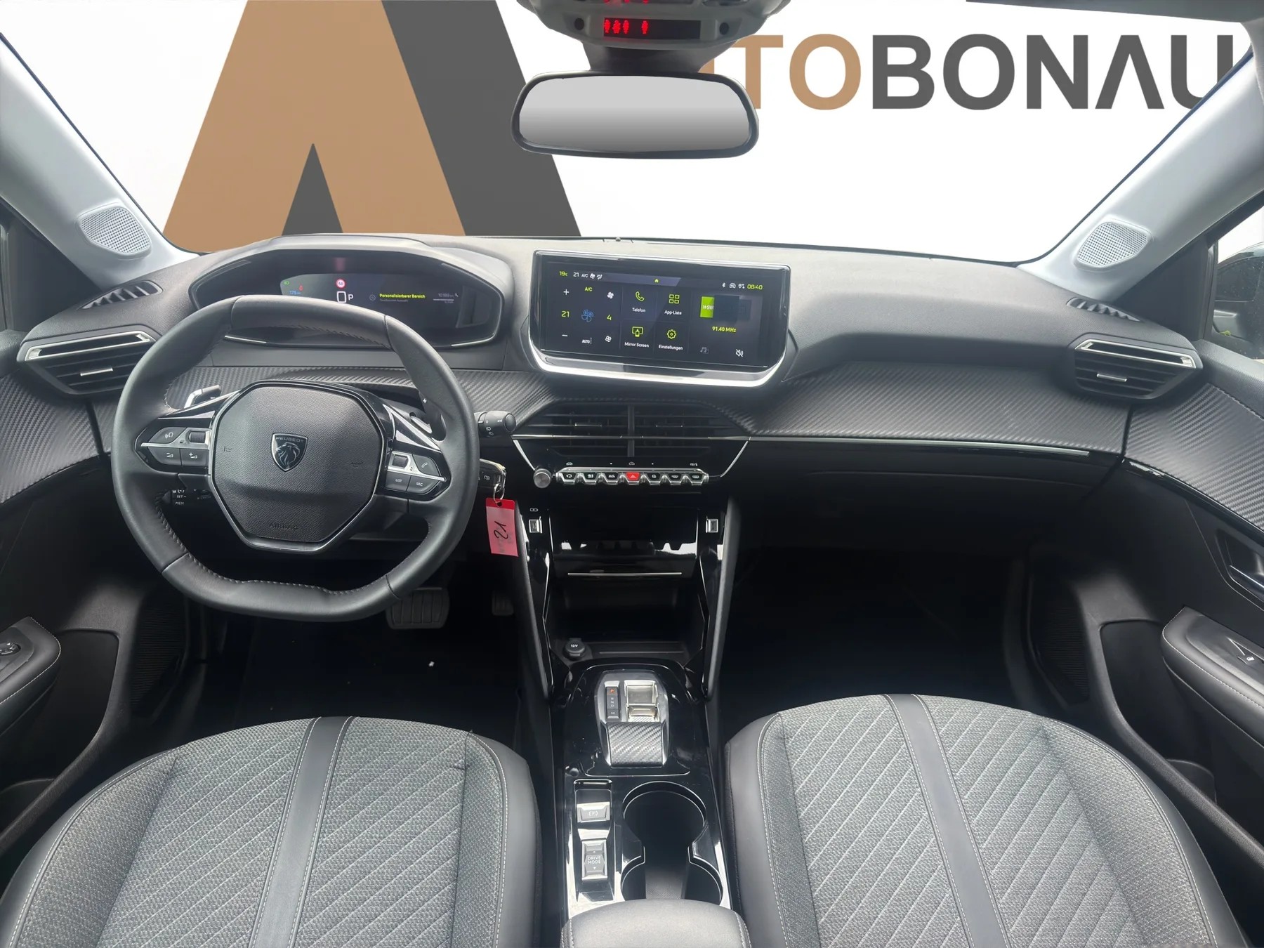 PEUGEOT 208 1.2 Hybrid Allure-image-11