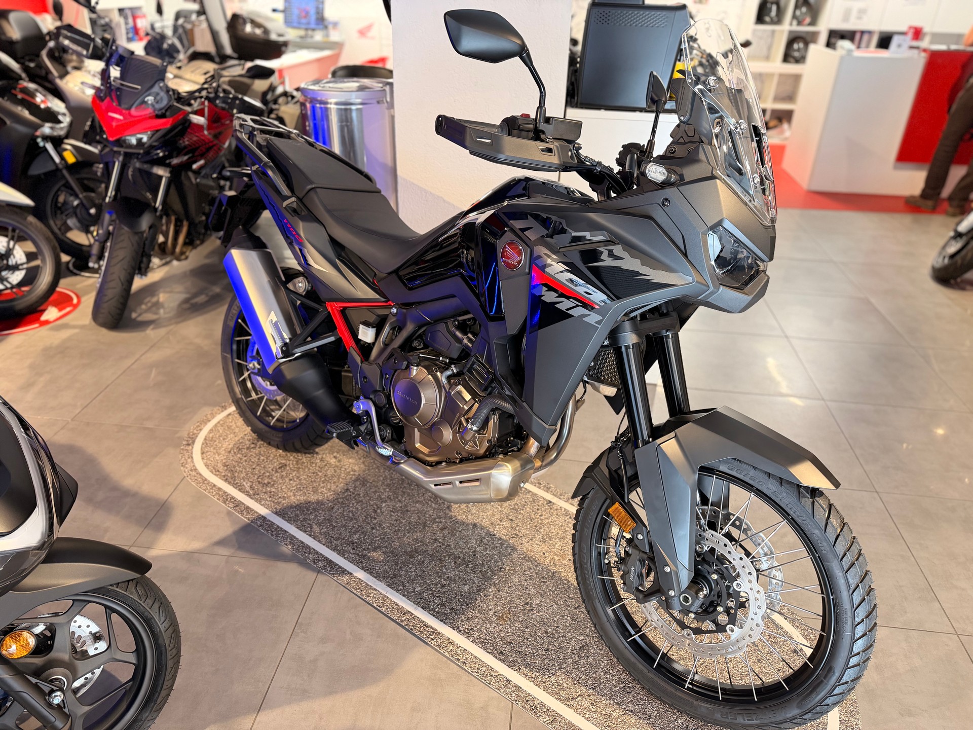 HONDA CRF 1100 Africa Twin-showroom-element-1