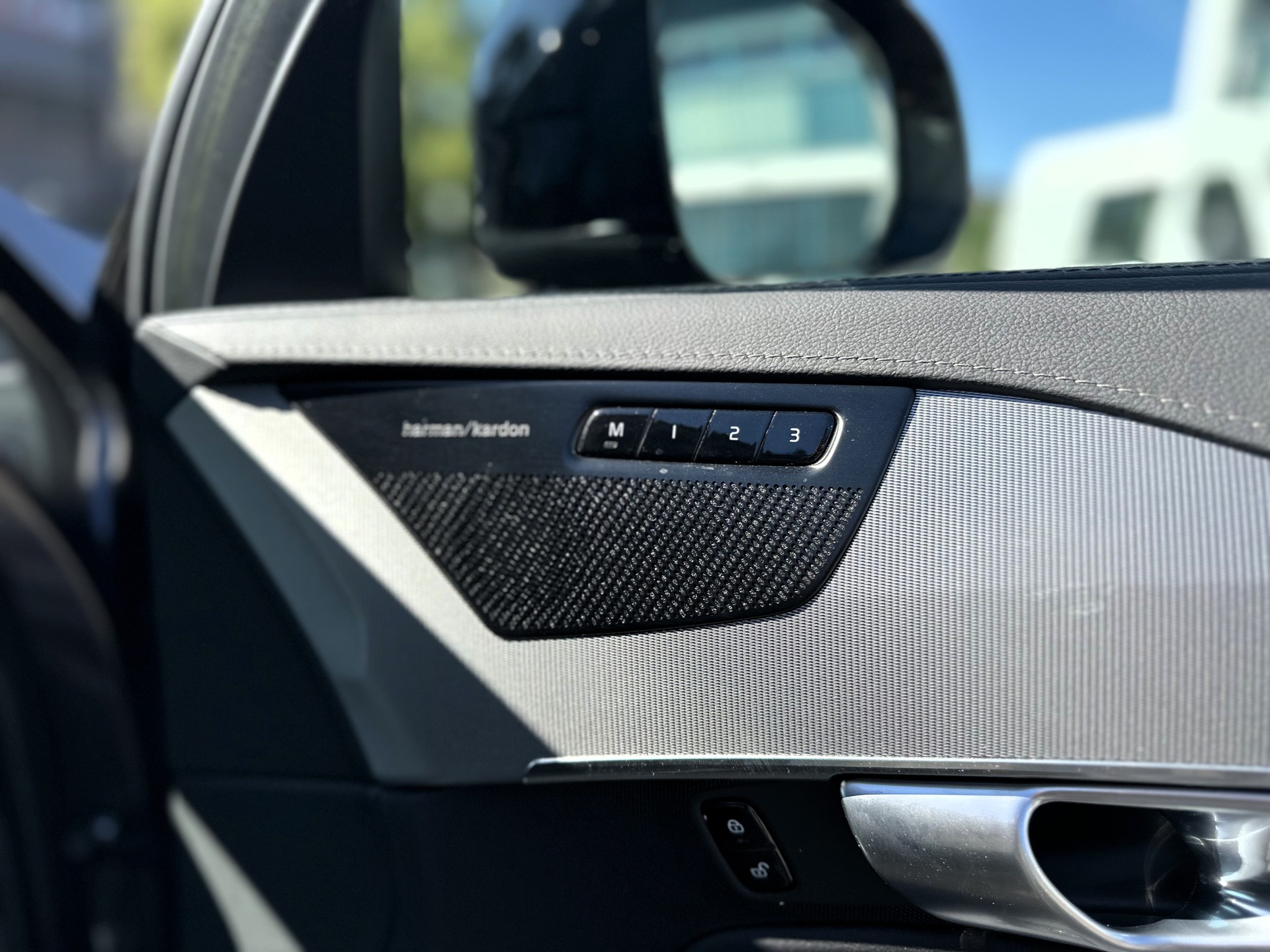 VOLVO XC90 B5 Diesel Mild Hybrid AWD Plus Dark-image-19